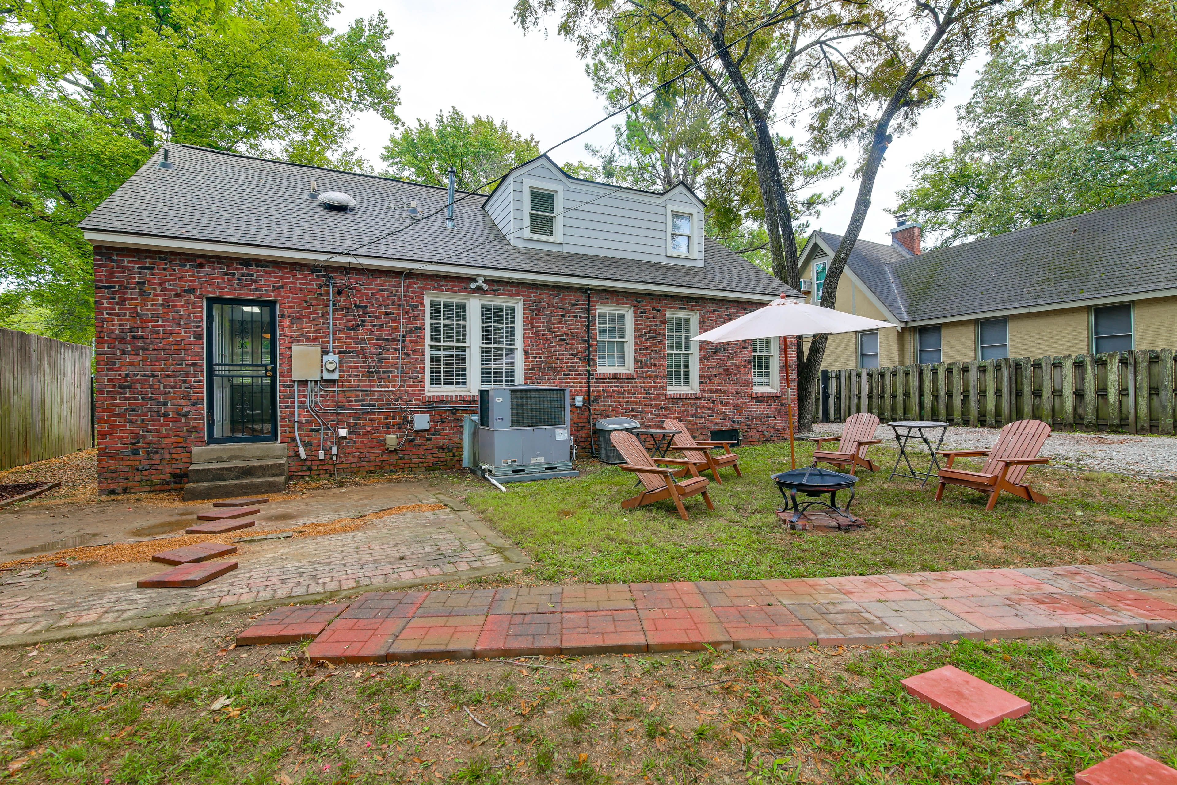 Private Yard | Wood-Burning Fire Pit | Seating