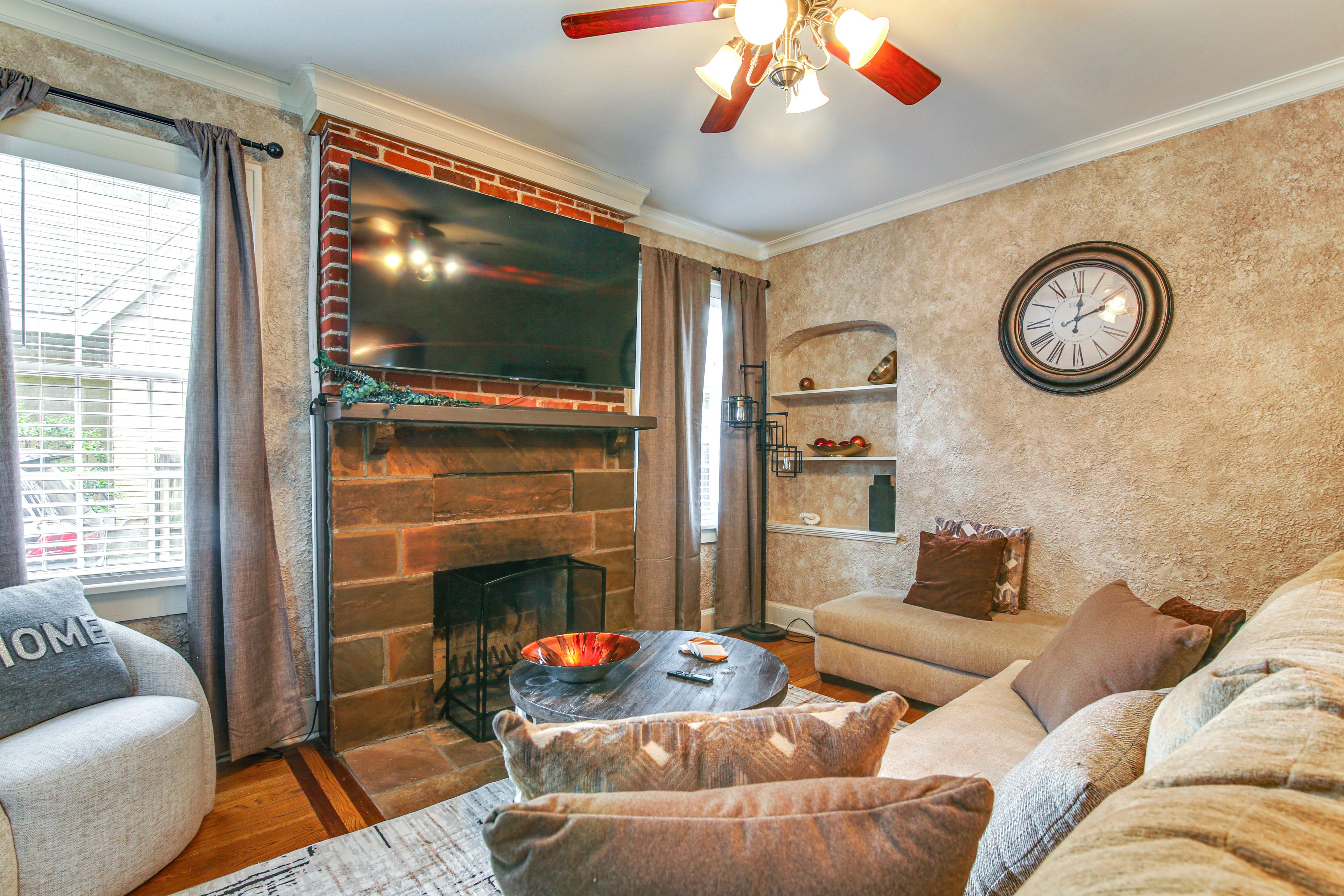 Living Room | 1st Floor | Smart TV