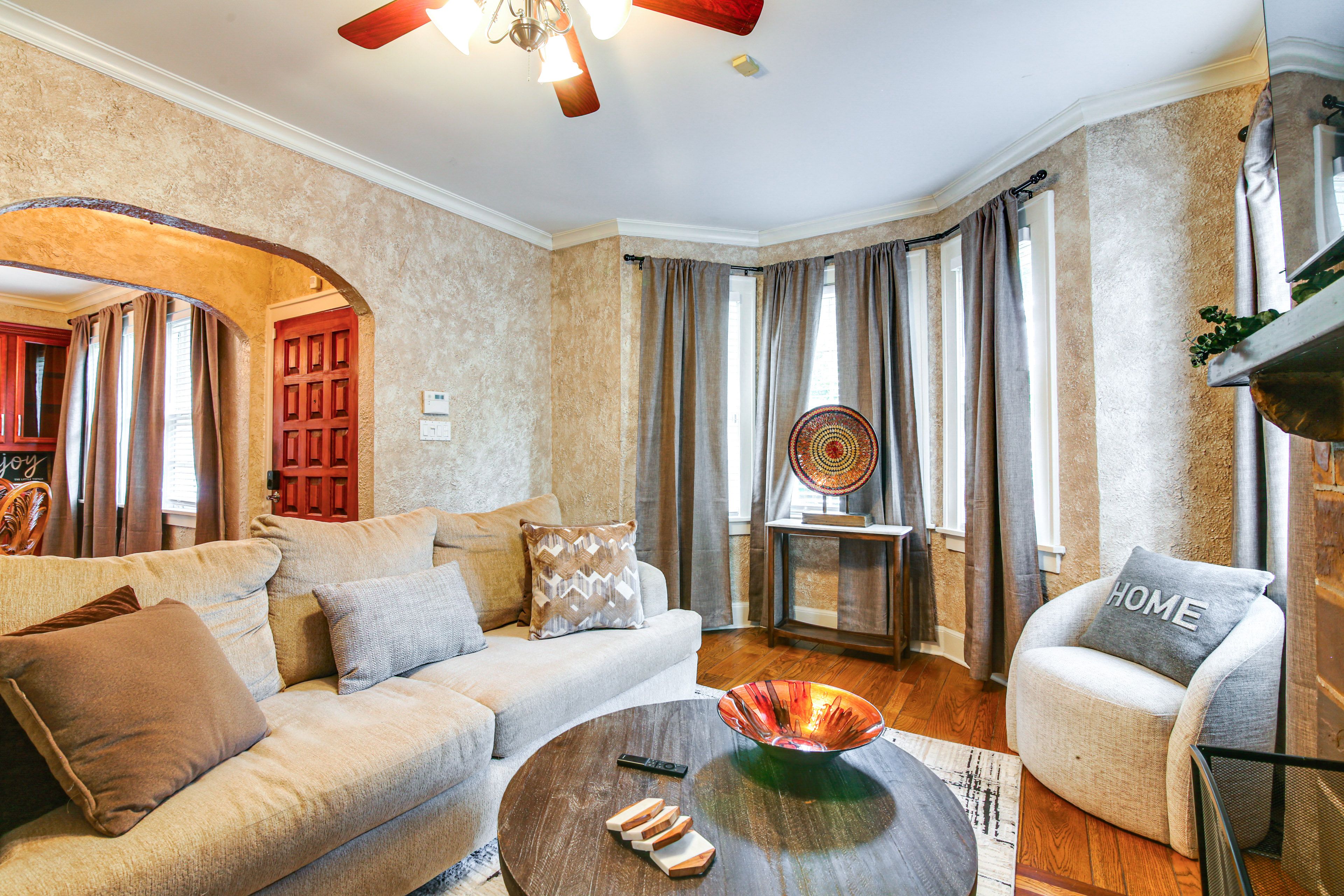 Memphis Vacation Rental | 3BR | 2BA | 1,800 Sq Ft | 4 Steps Required