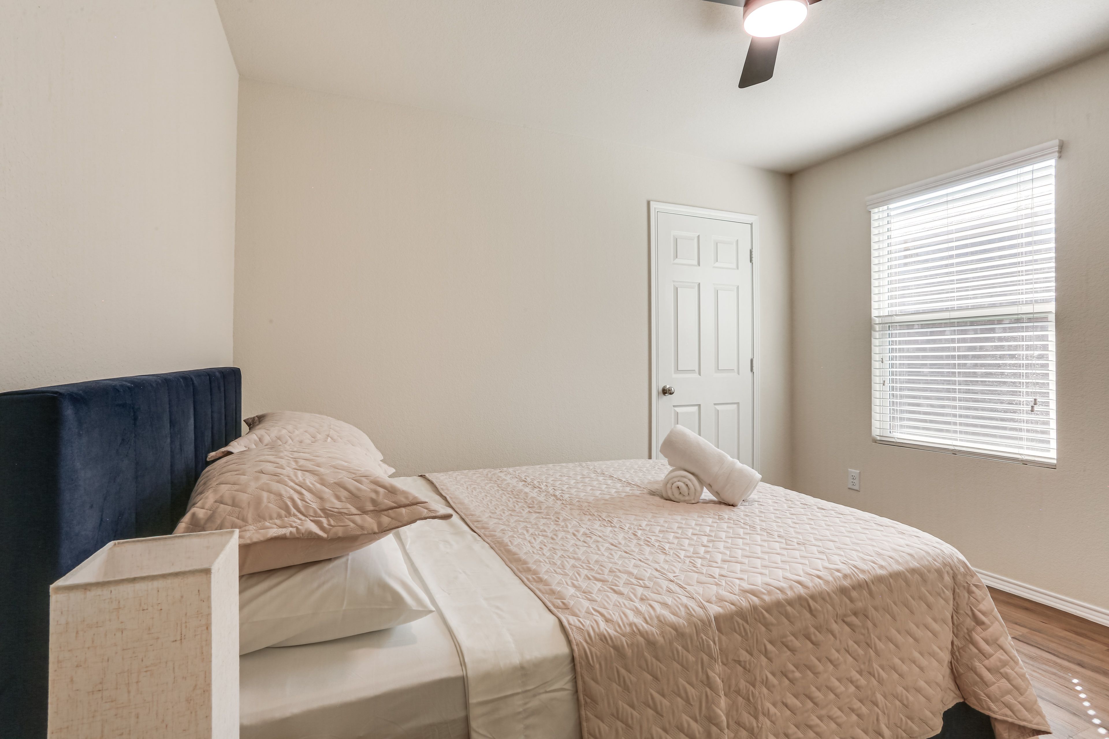 Bedroom 2 | Queen Bed