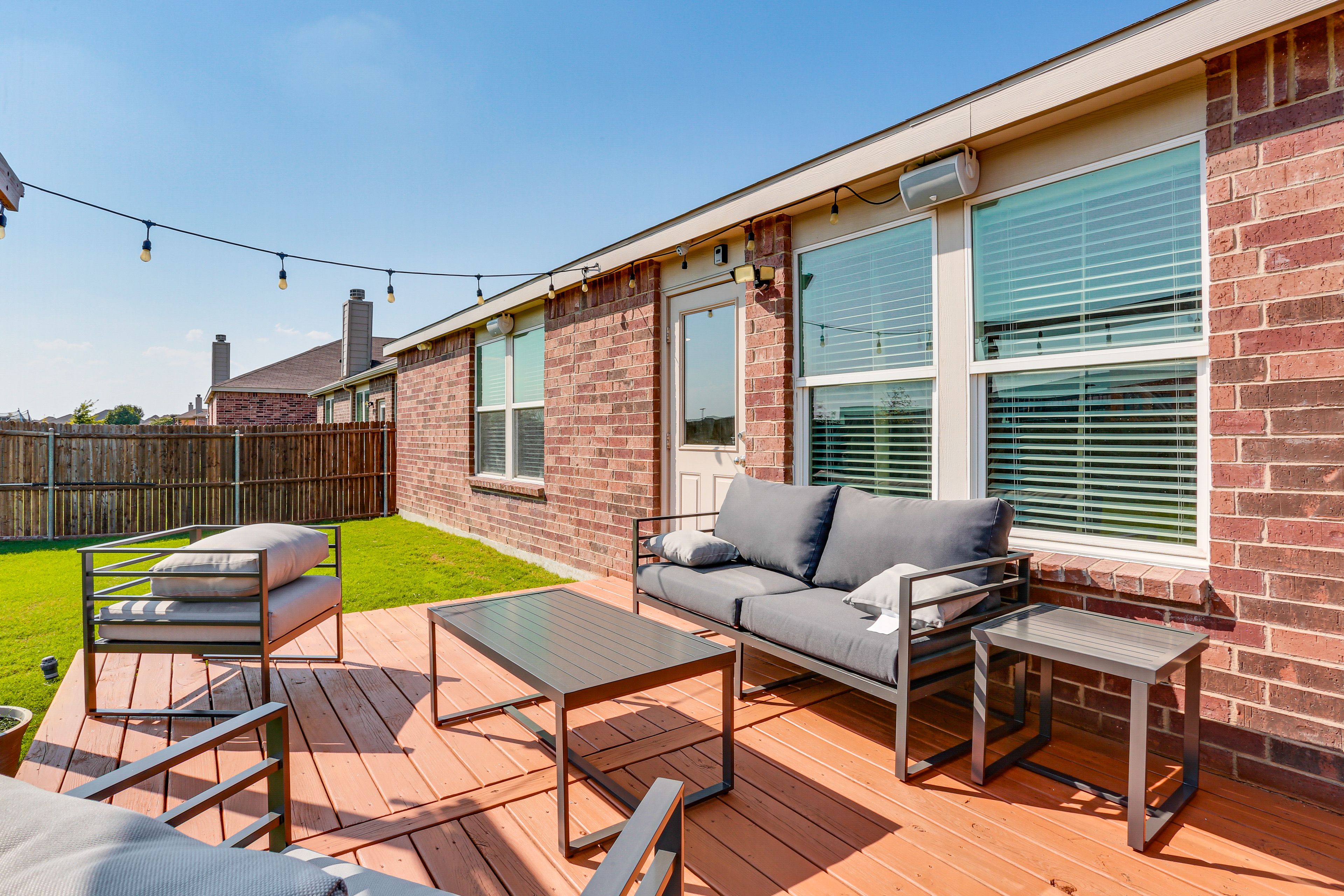 Furnished Patio | 2-In-1 Charcoal Grill/Gas Stove