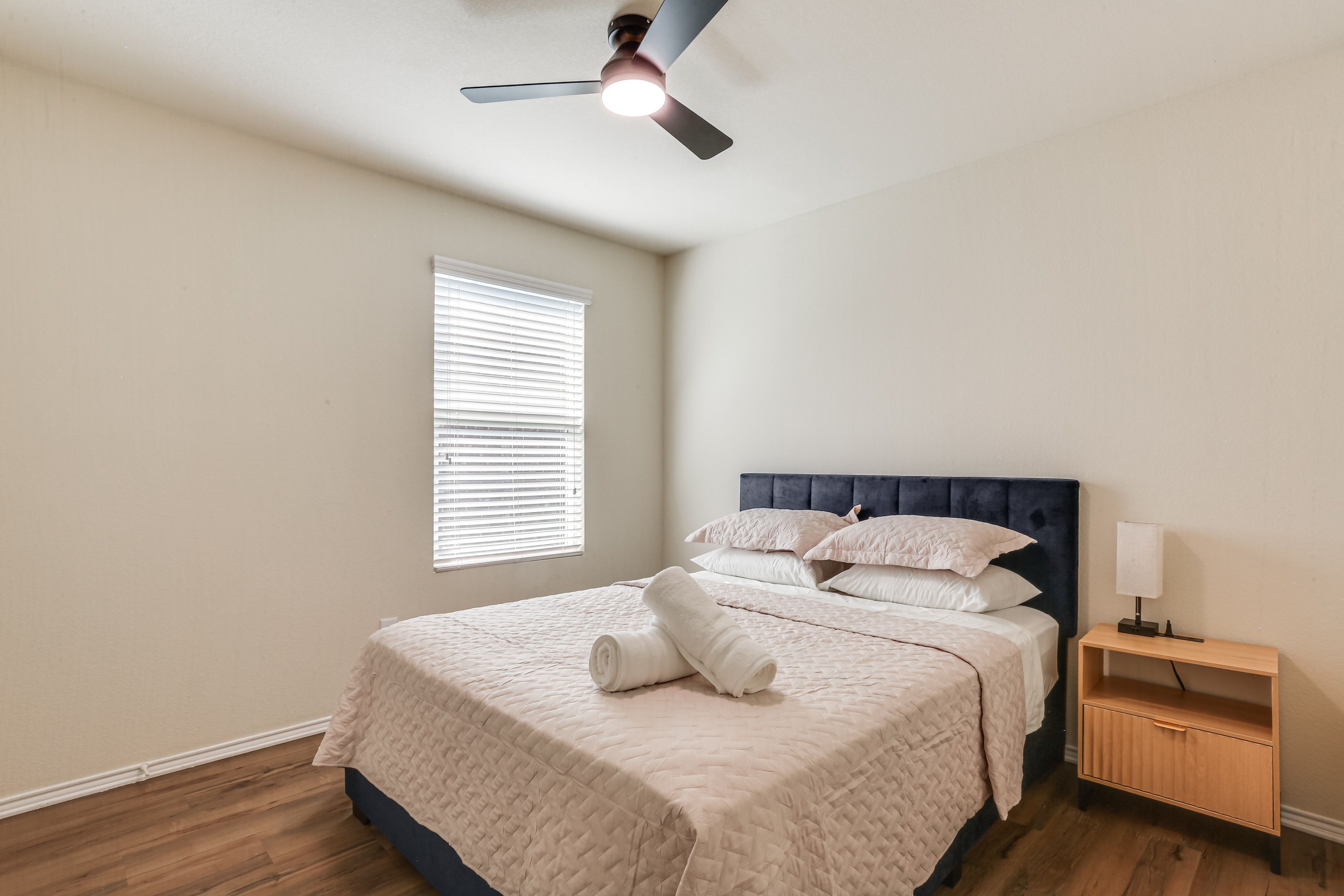 Bedroom 3 | Queen Bed