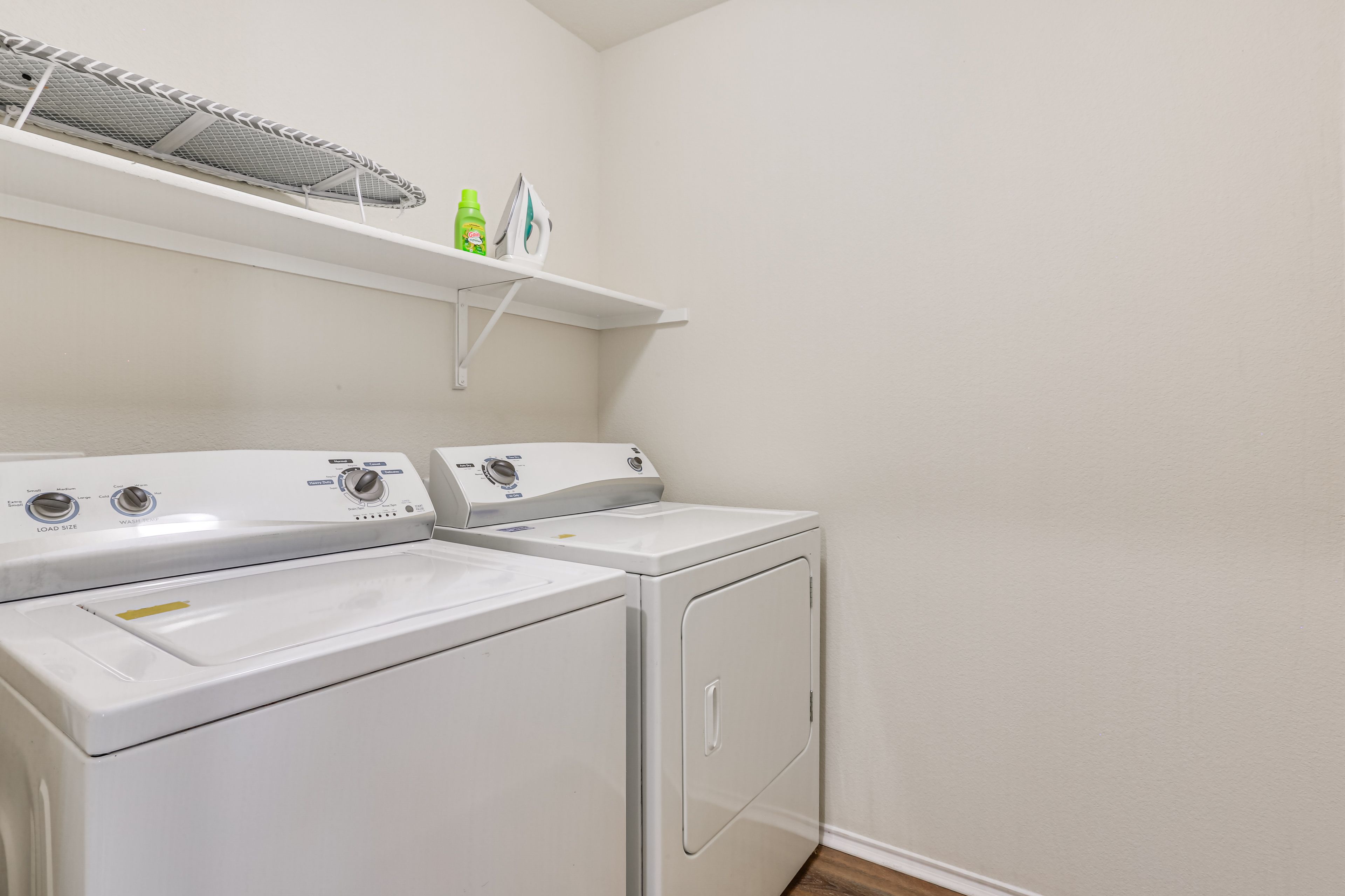 Laundry Room | Washer/Dryer | Iron/Board