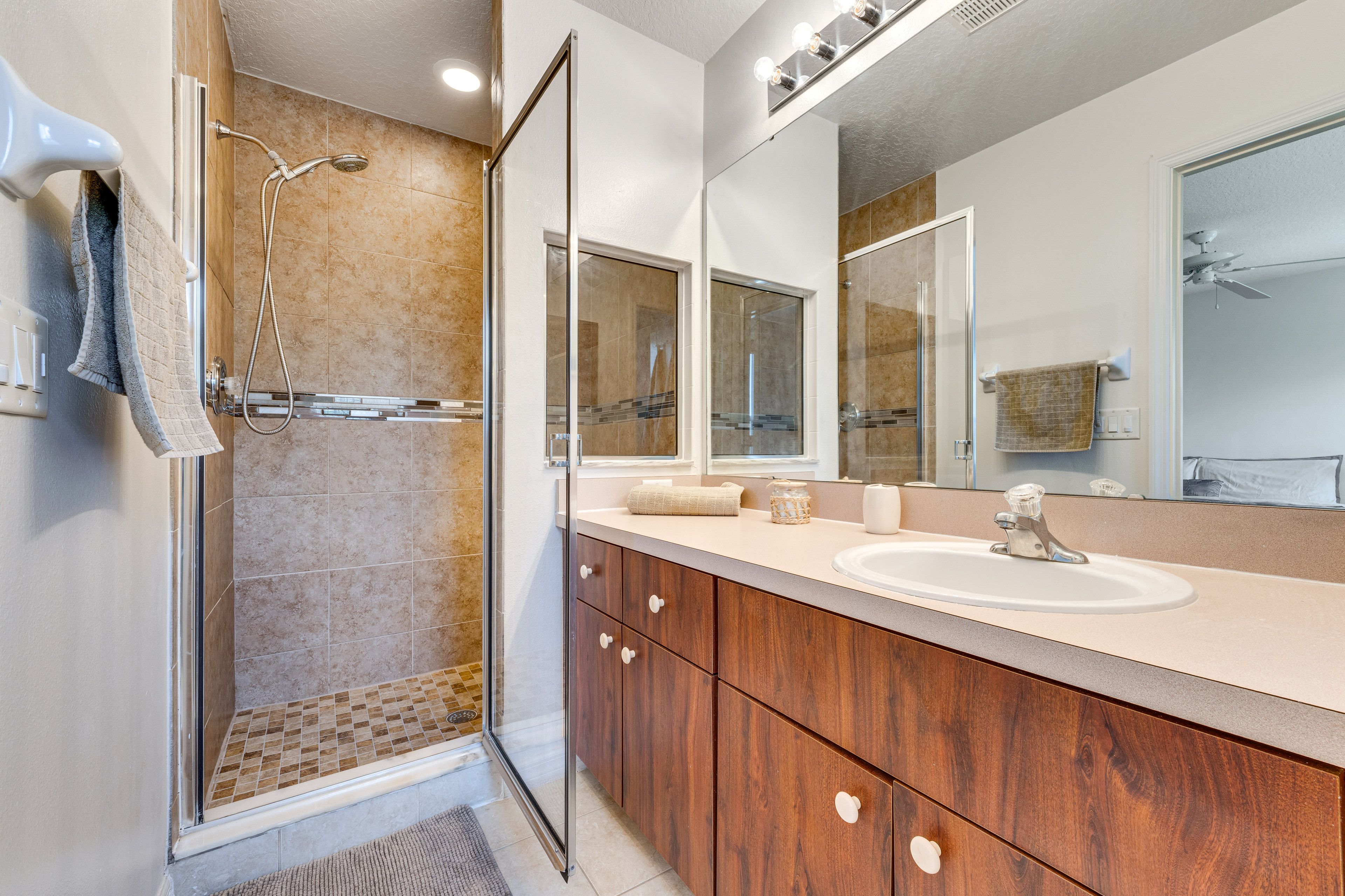 En-Suite Bathroom | 2nd Floor