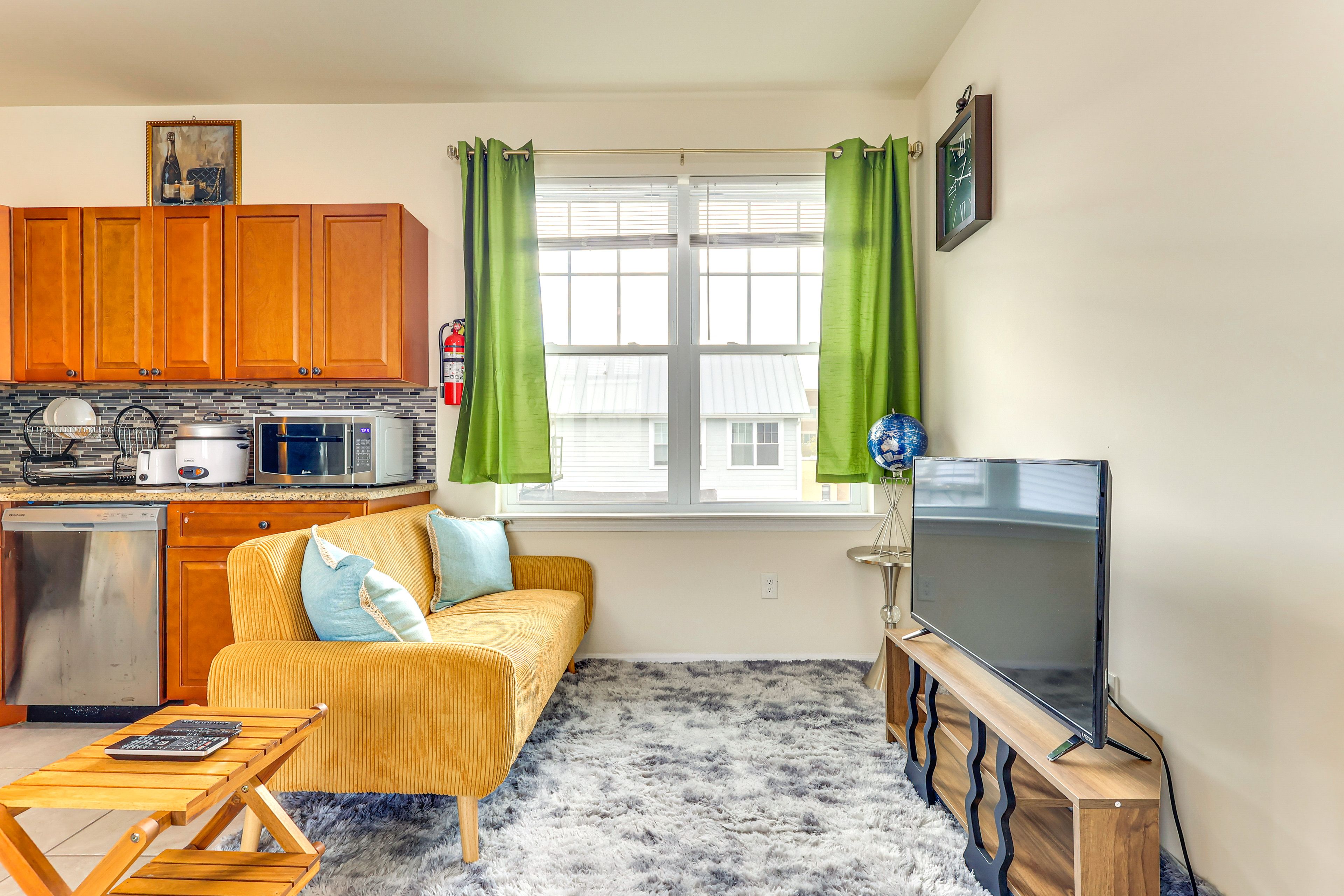Newark Vacation Rental | 1BR | 1BA | 620 Sq Ft | Stairs Required