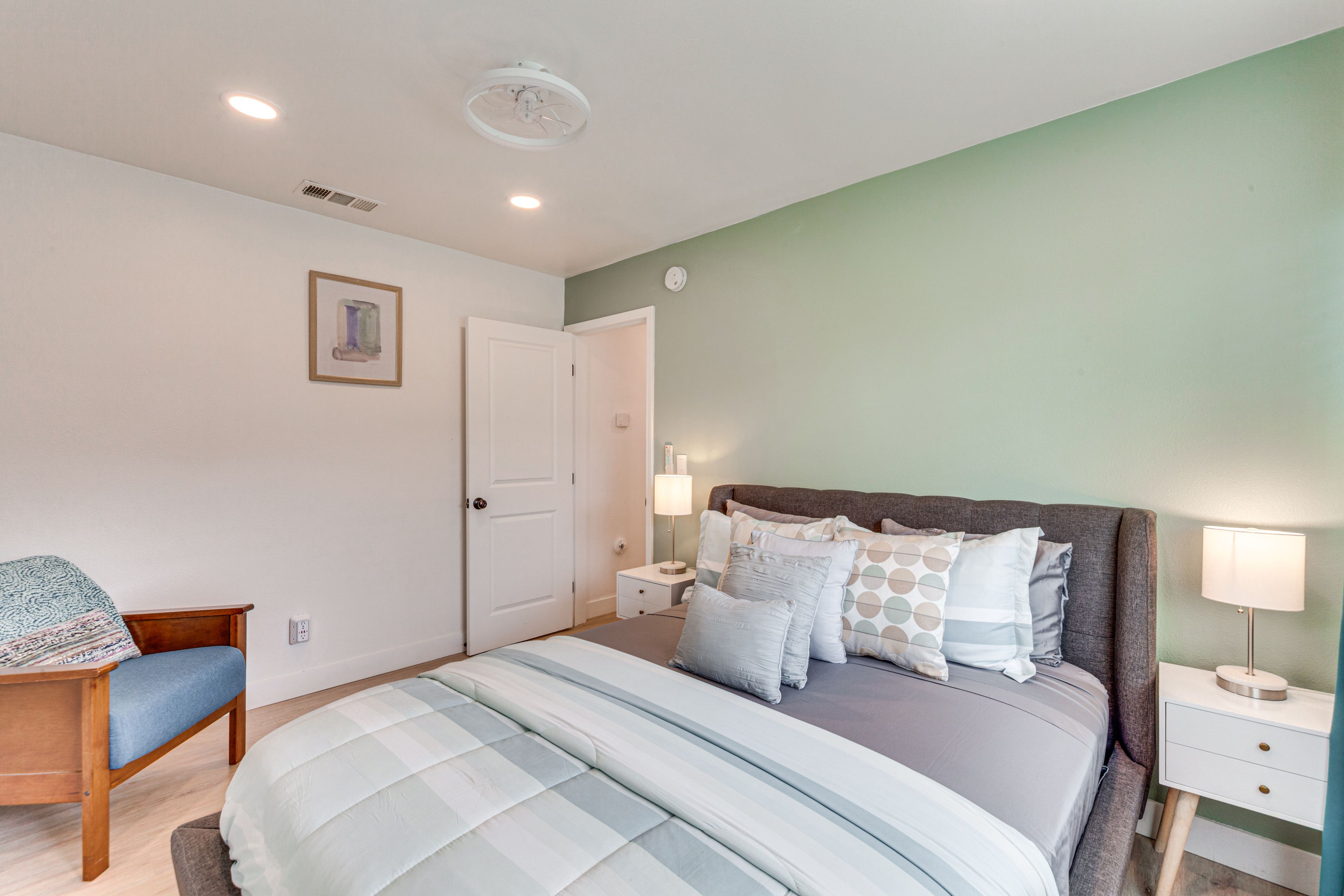 Bedroom 2 | Queen Bed