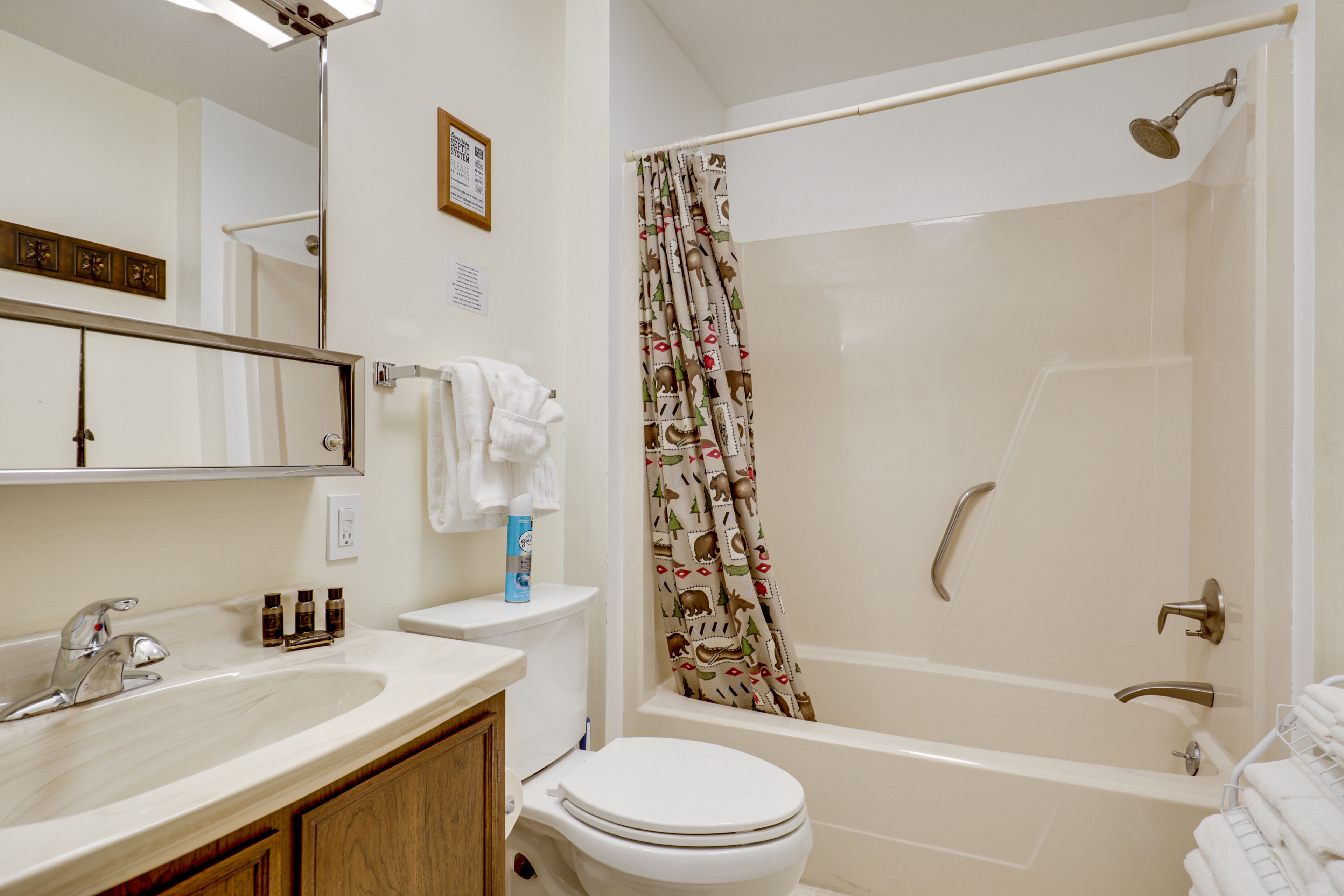 Full Bath | Towels | Upper Level