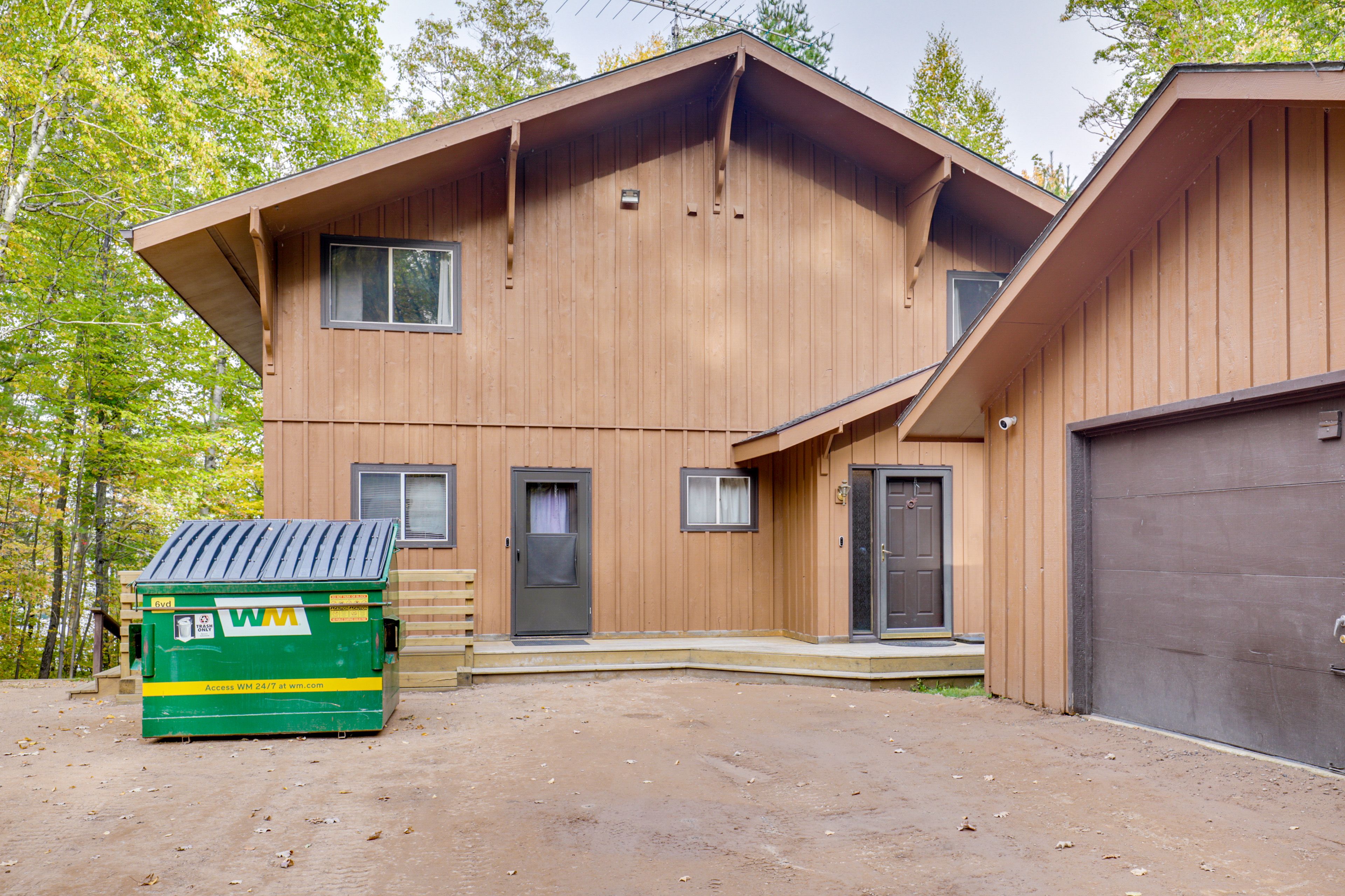 Parking | Driveway (9 Vehicles) | Trailer Parking Allowed