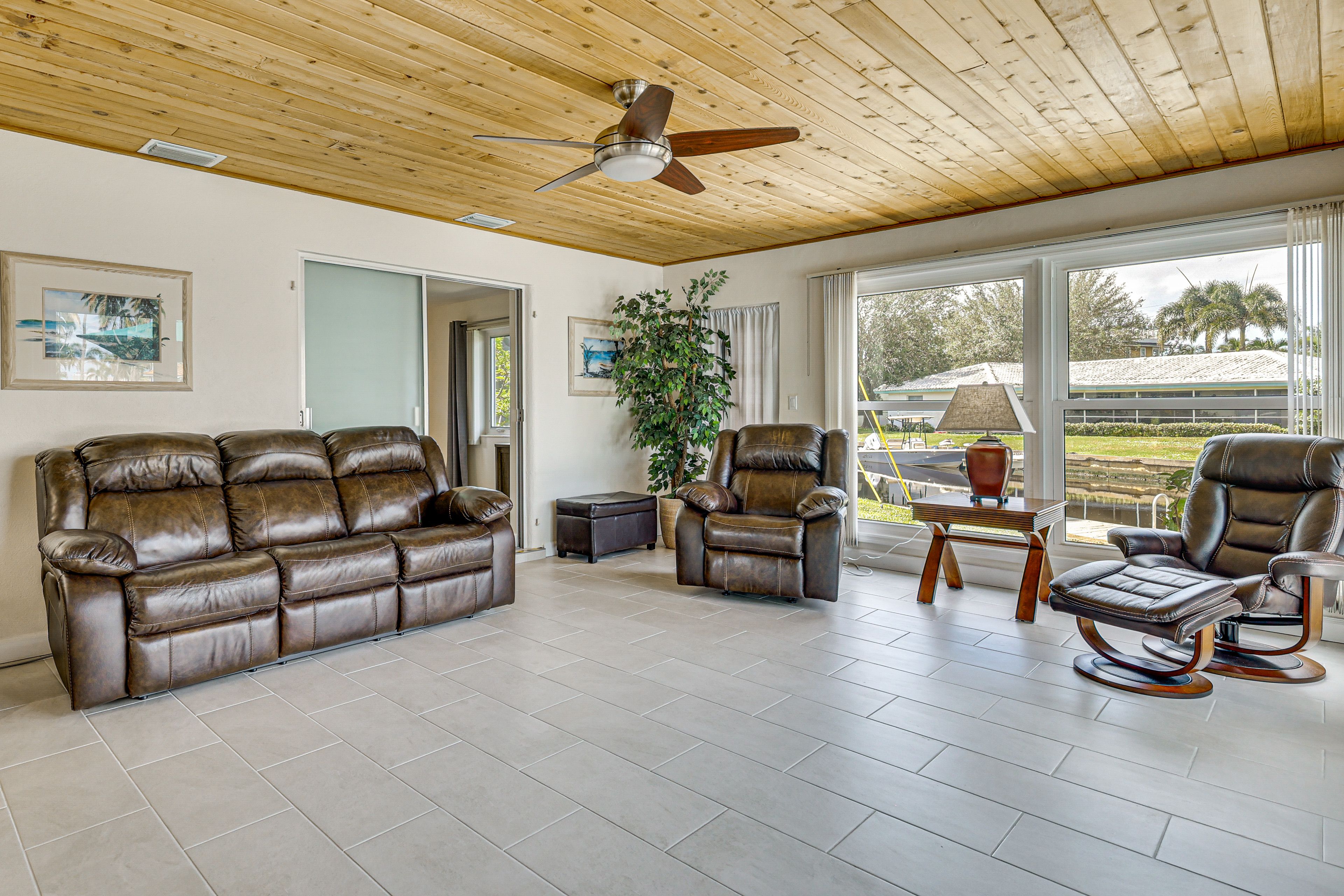 Living Room | Smart TV