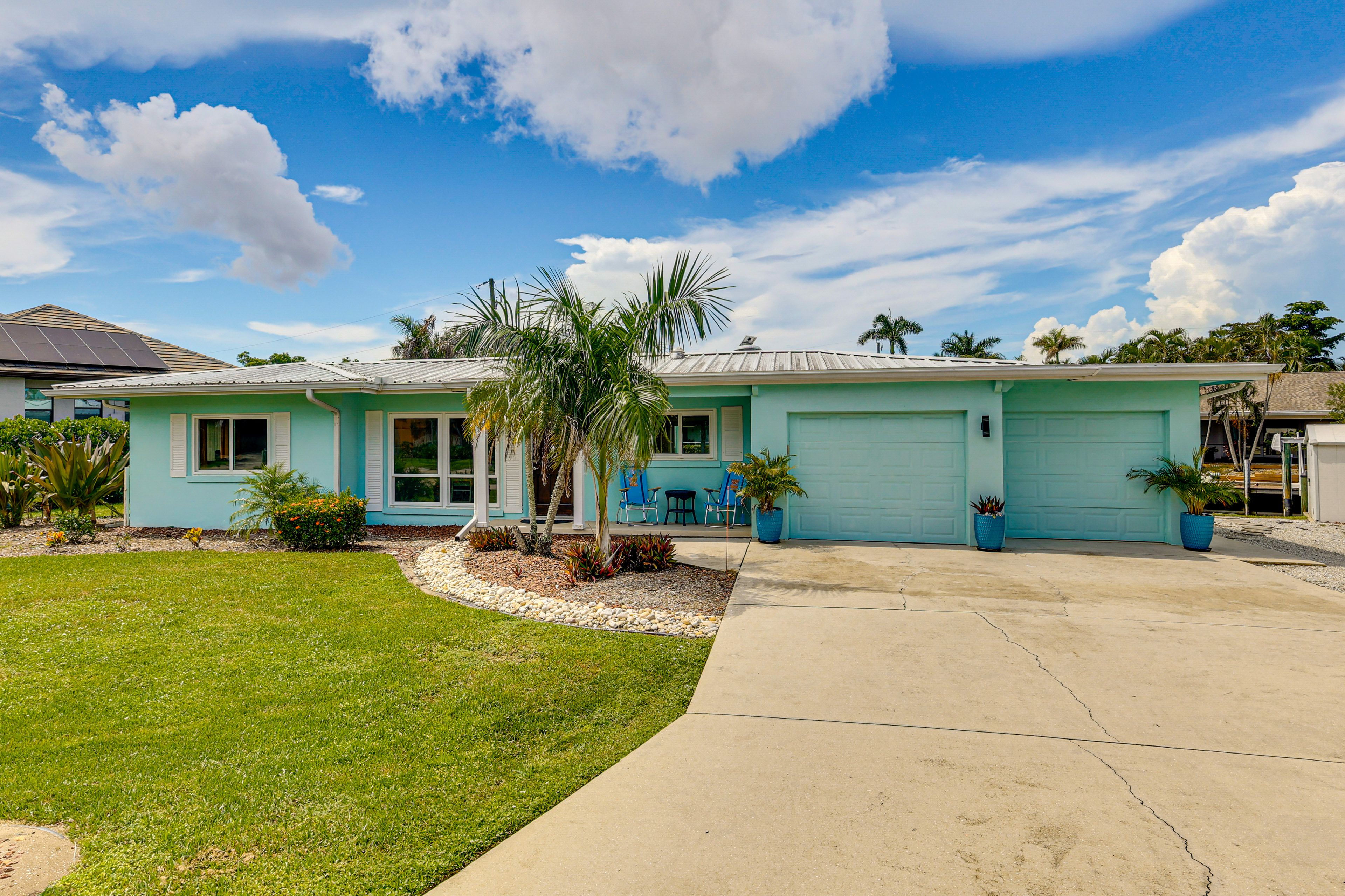 Parking | Driveway (2 Vehicles) | Trailer/RV Parking Available