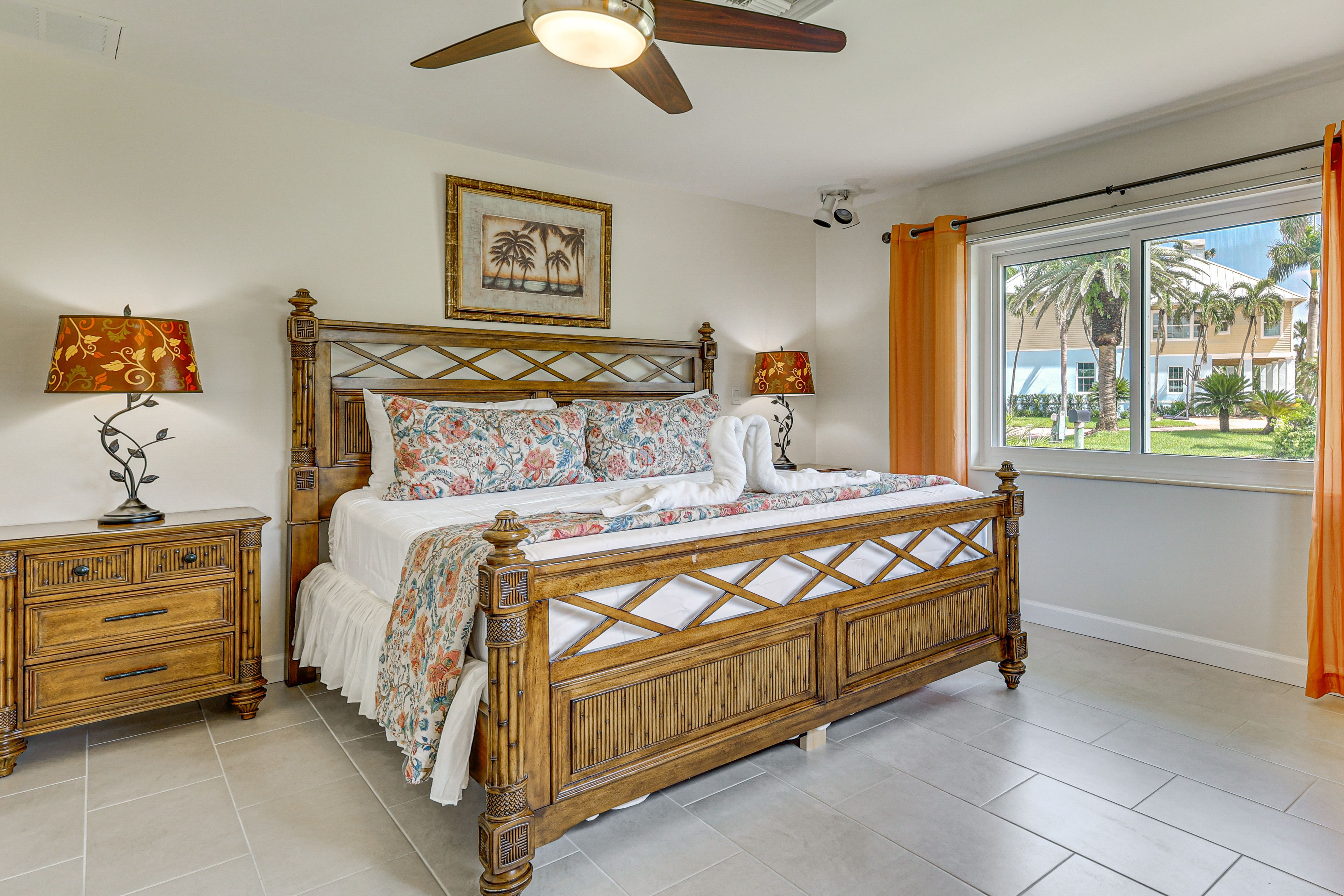 Bedroom 1 | King Bed | Smart TV
