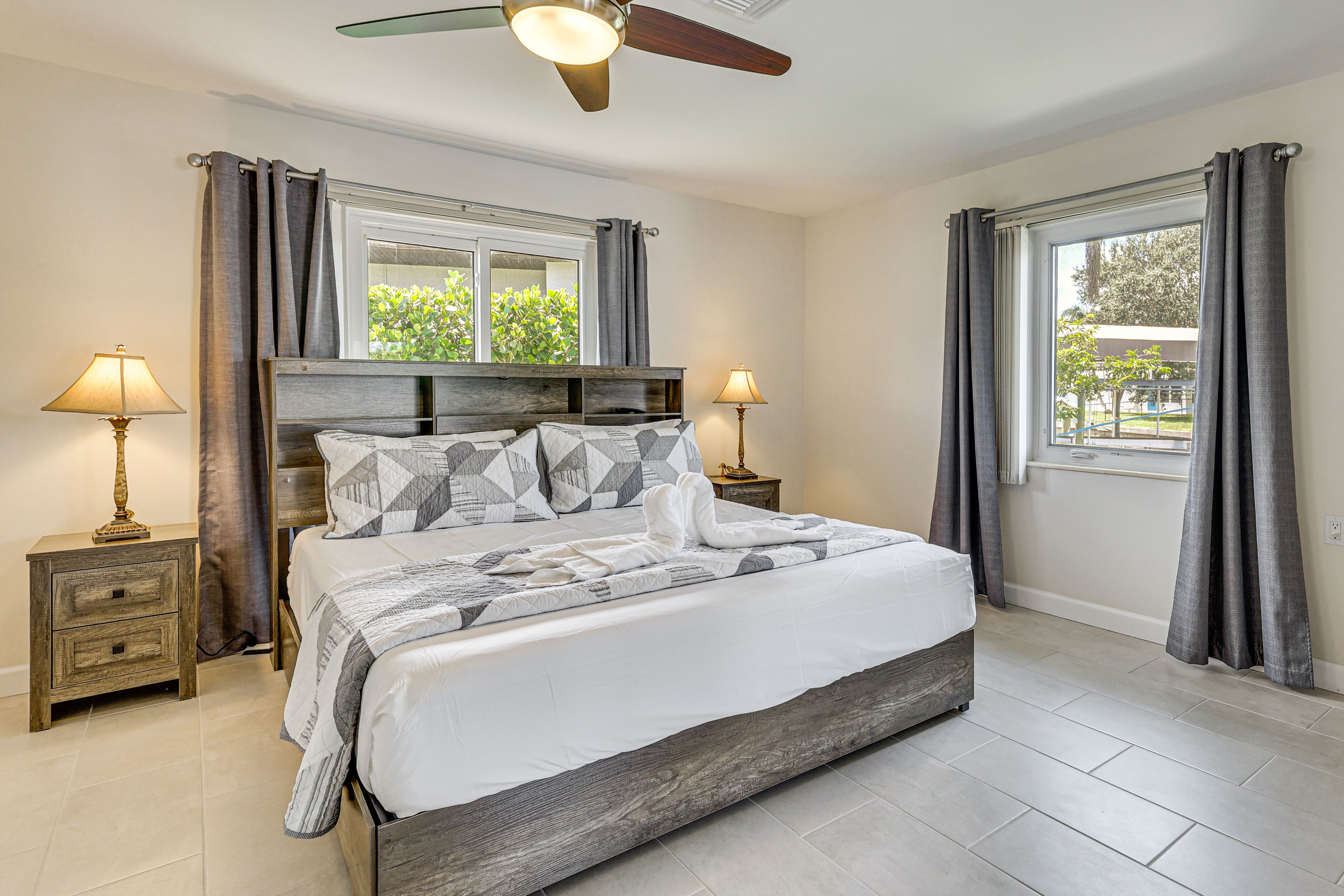 Bedroom 2 | King Bed | Smart TV