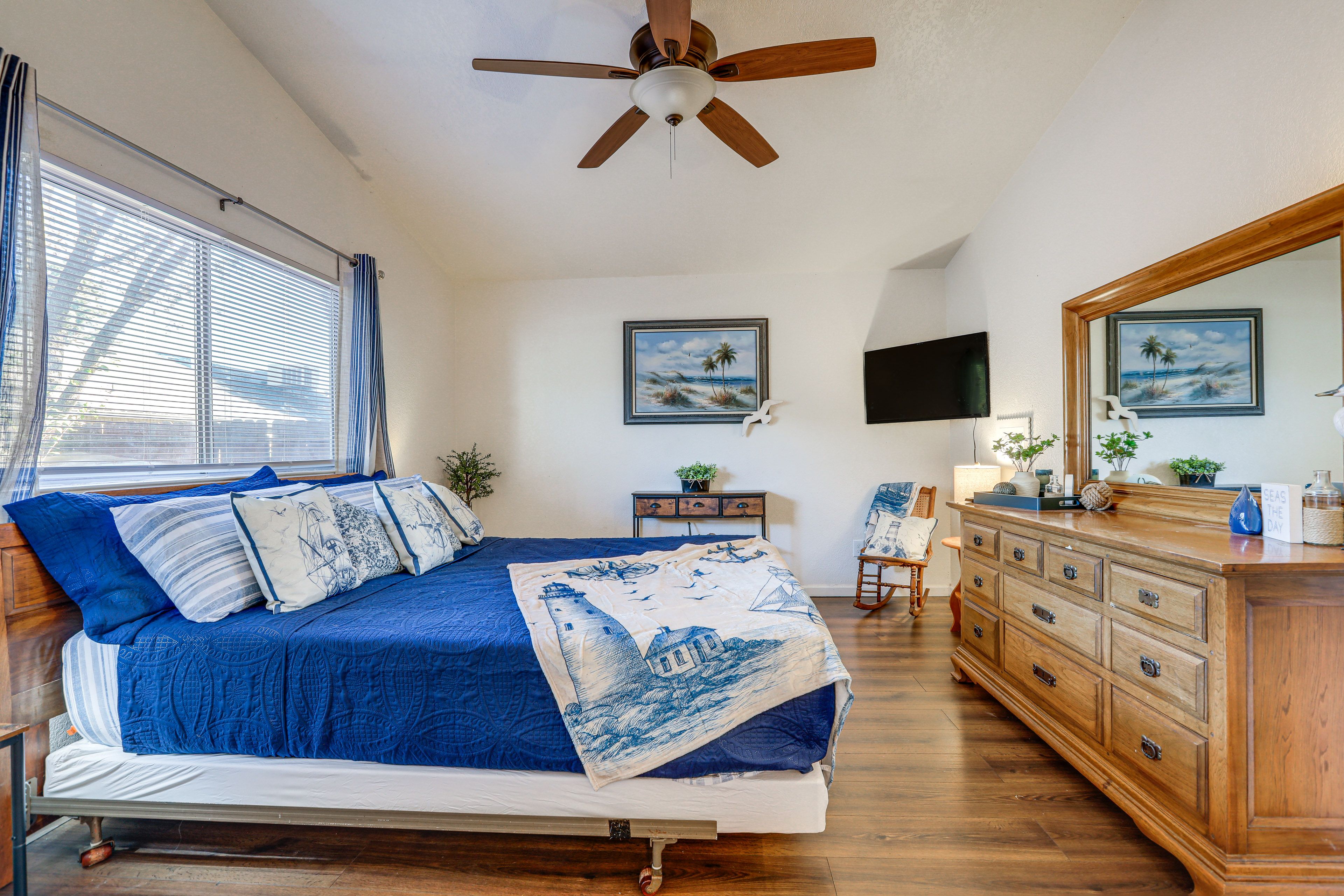 Bedroom 1 | King Bed | En-Suite Bathroom