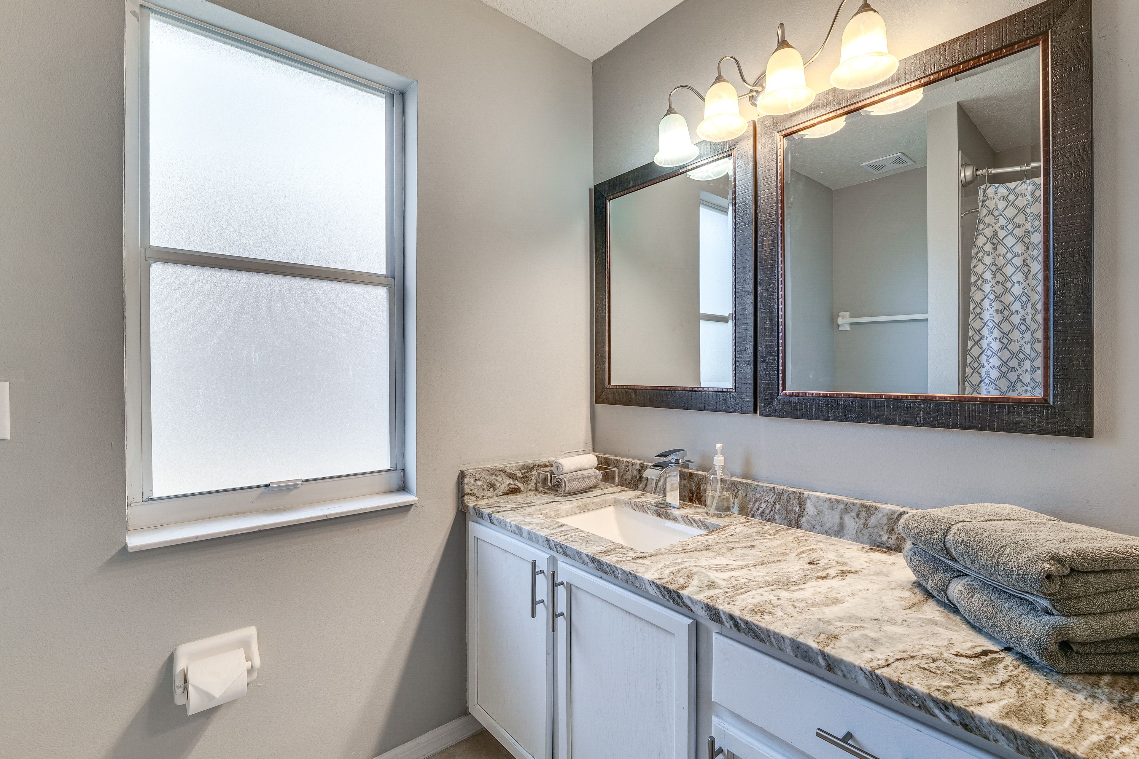 Full Bathroom | 2nd Floor
