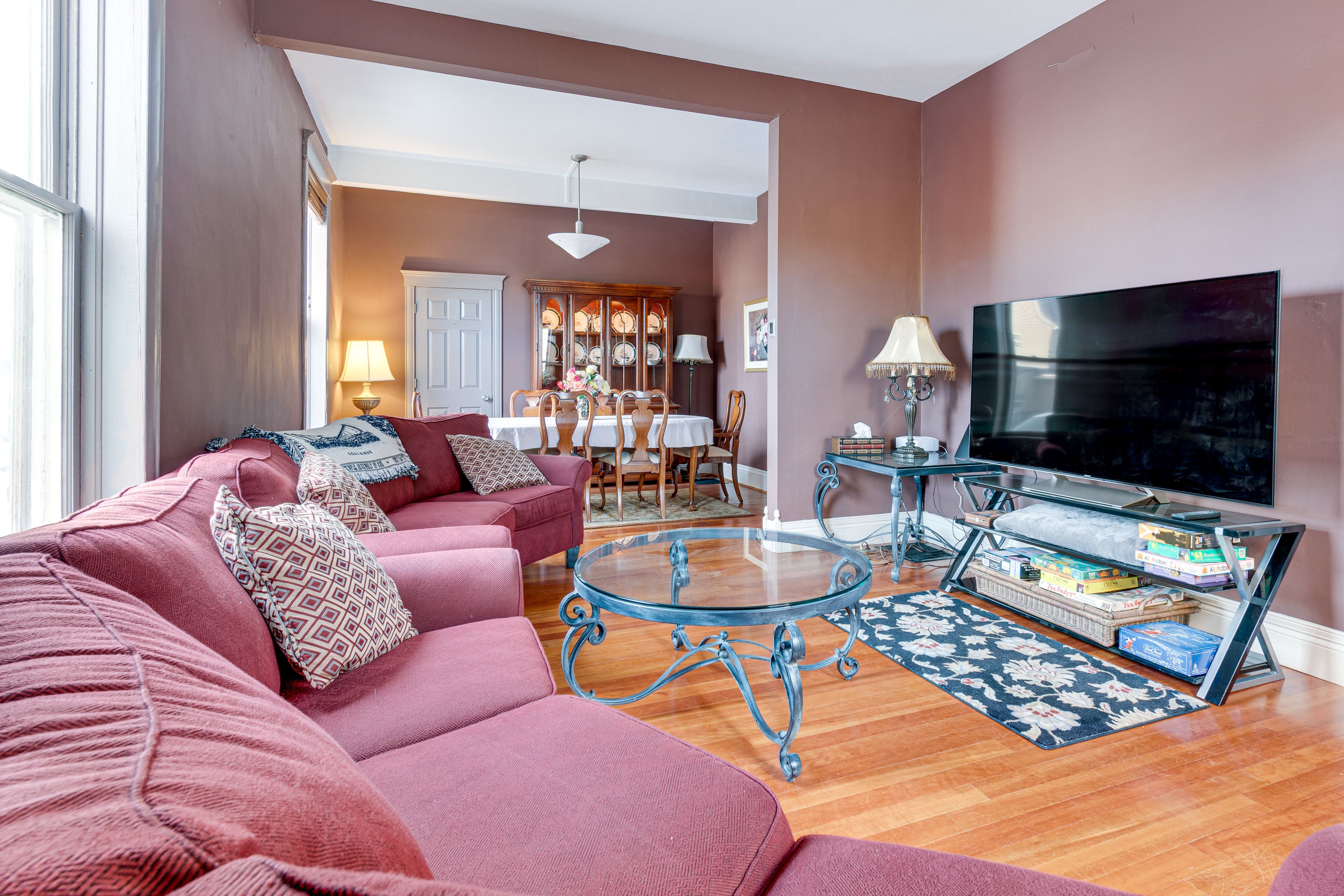 Living Room | Free WiFi | Smart TV | Central A/C | 1st Floor