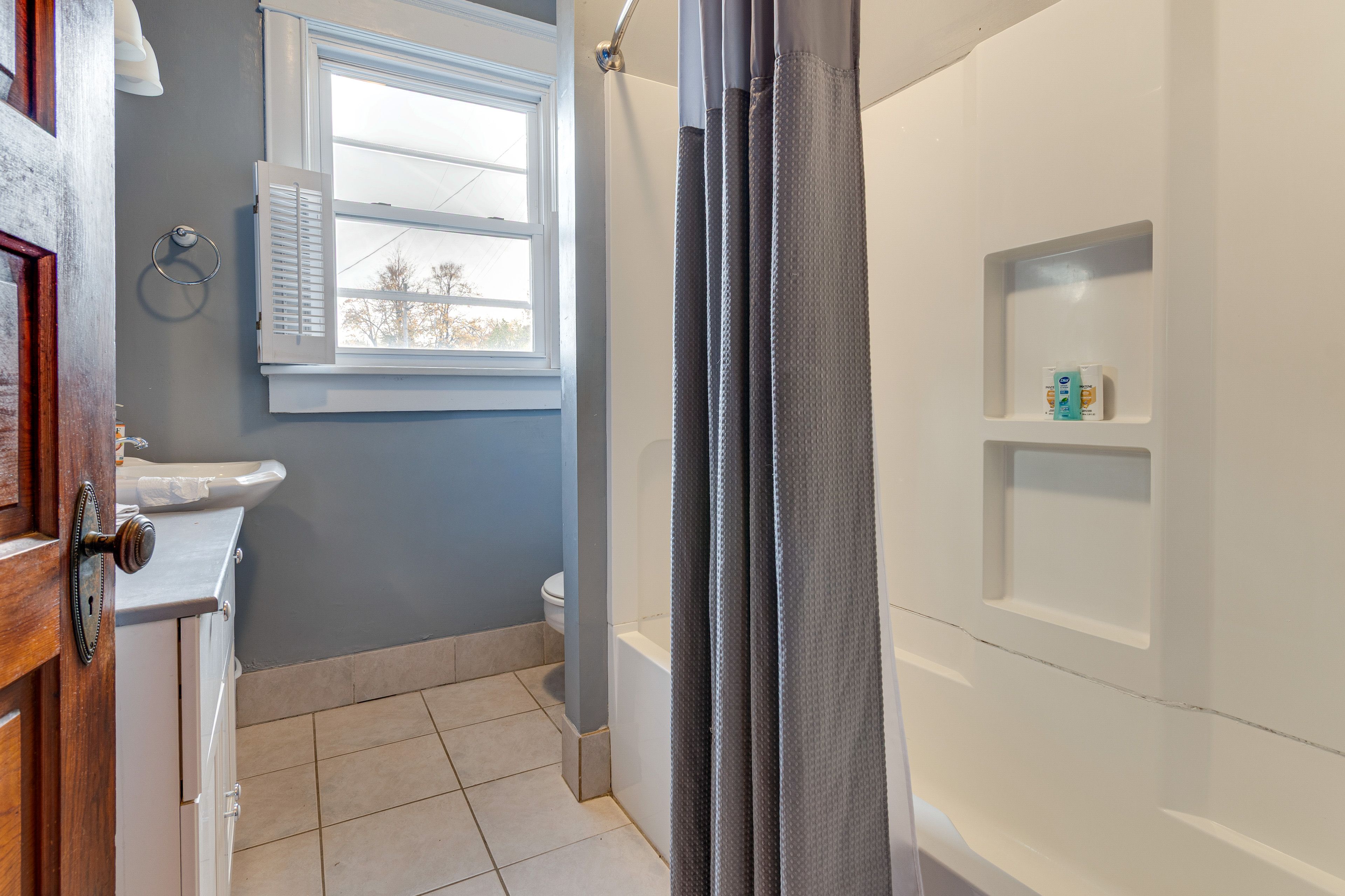 Full Bathroom | 2nd Floor