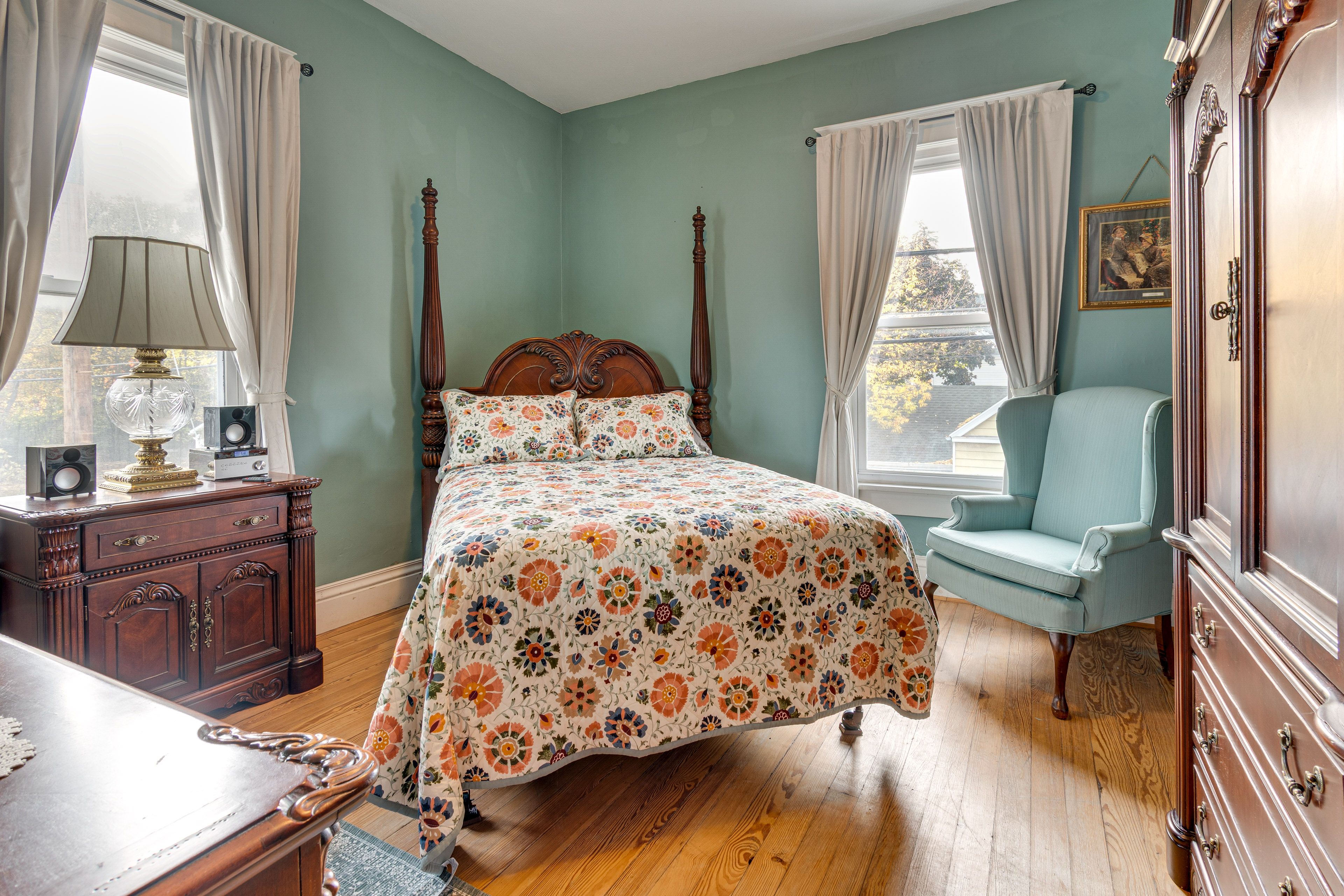 Bedroom 1 | Full Bed | 2nd Floor