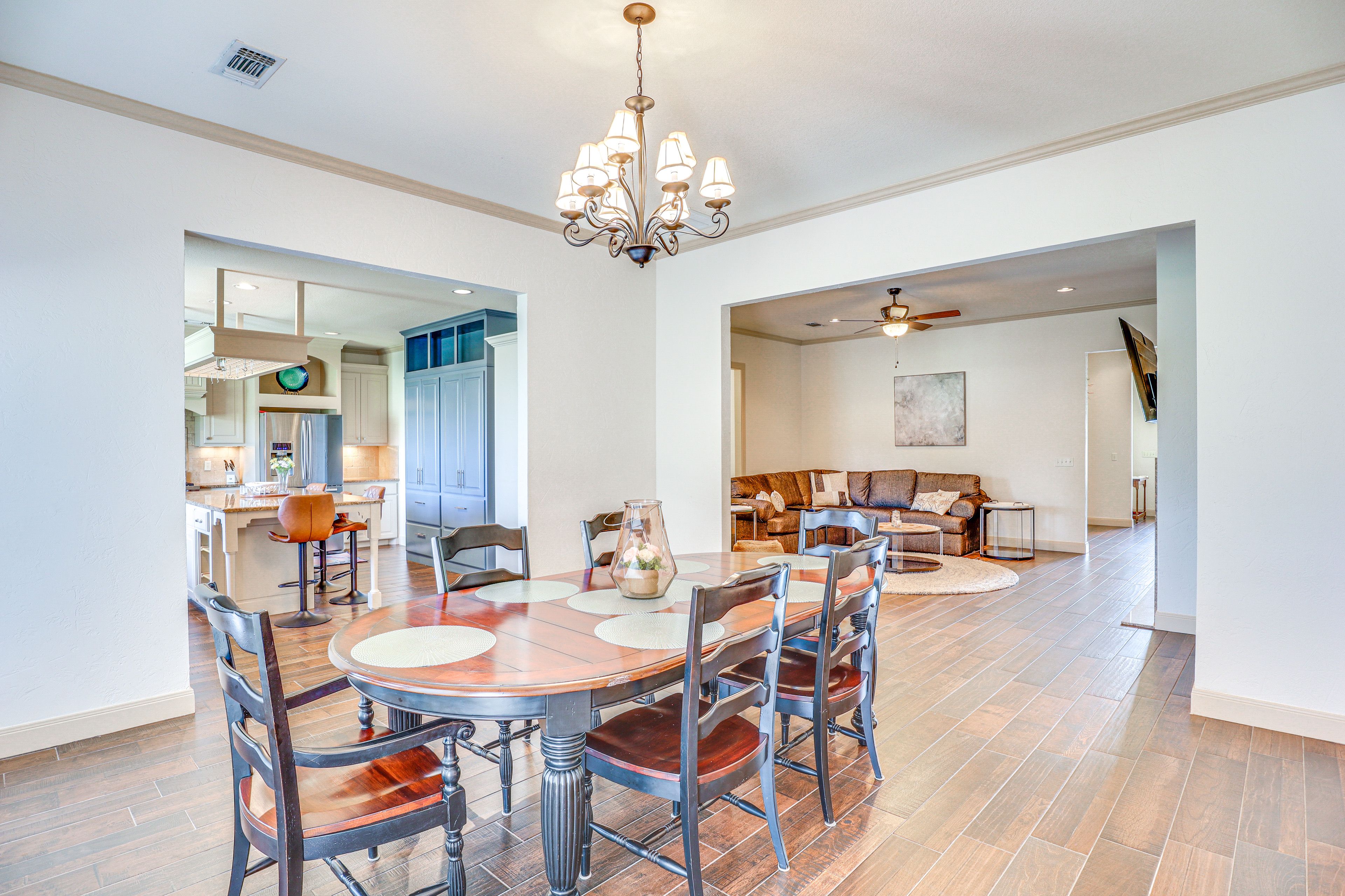 Dining Area | Dishware/Flatware Provided | 1st Floor