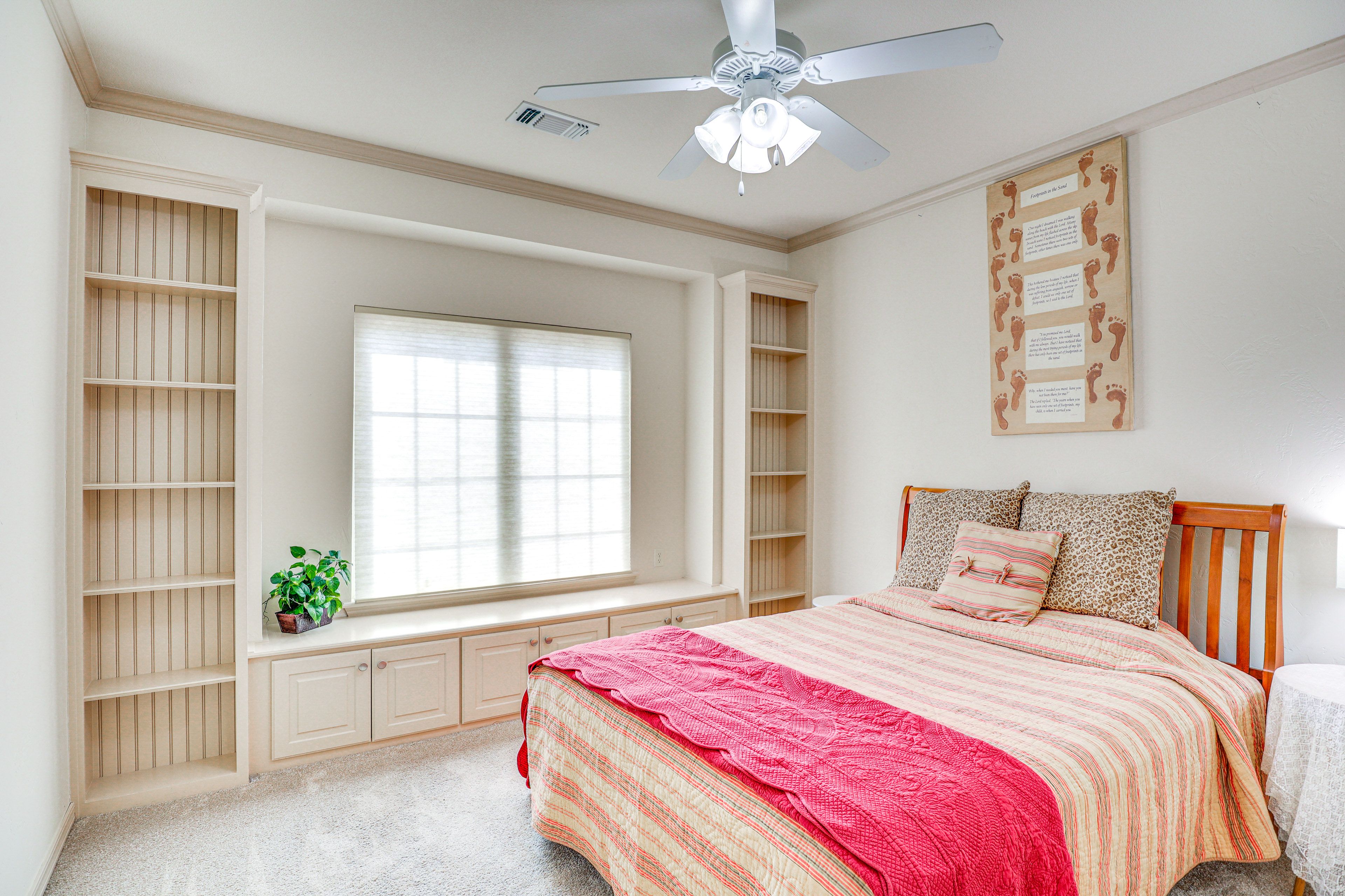 Bedroom 2 | King Bed | 1st Floor