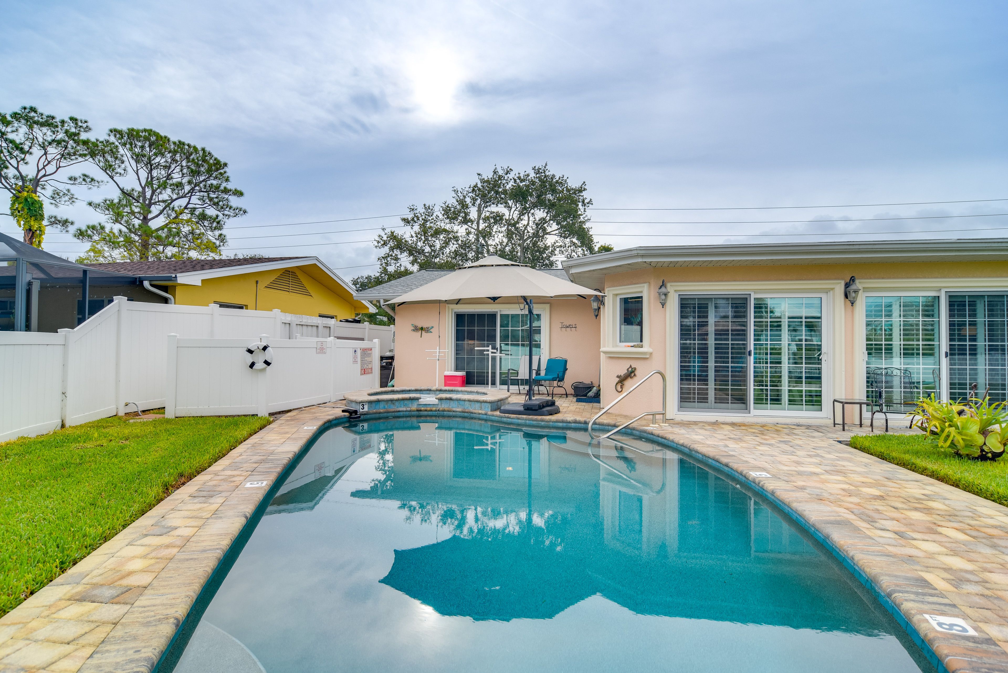 Largo Vacation Rental | 3BR | 3BA | 2 Steps Required | 2,100 Sq Ft