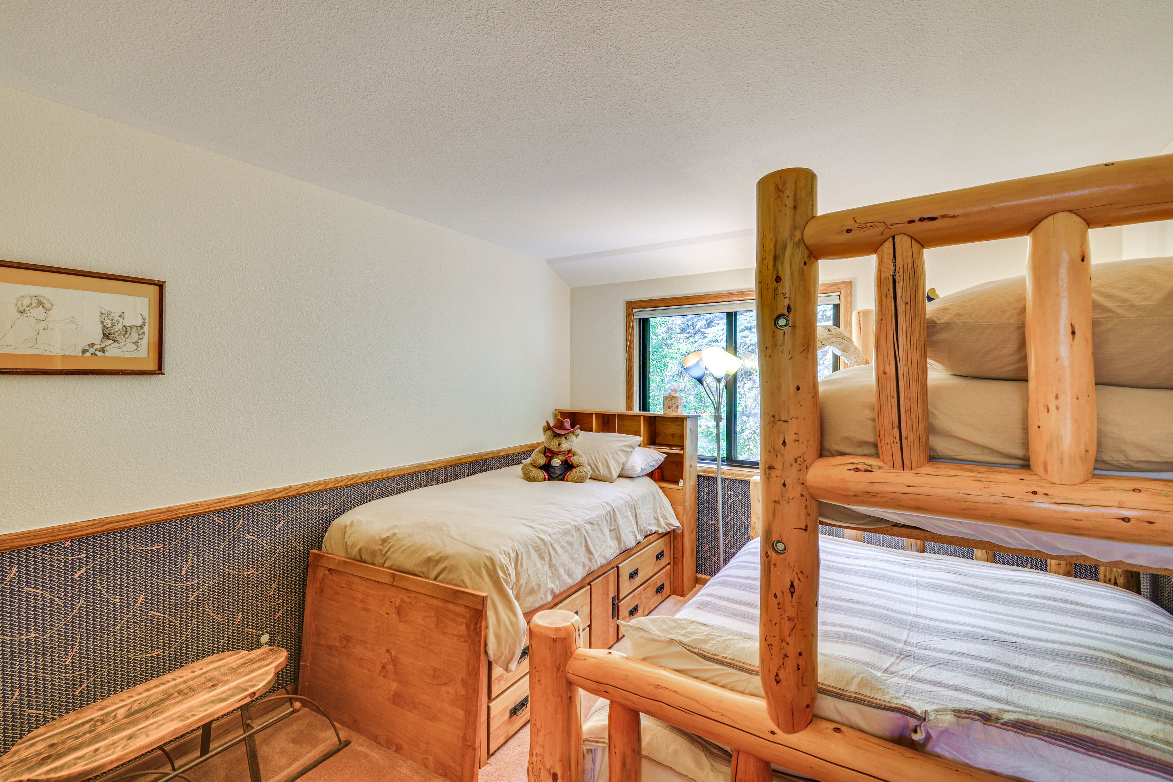 Bedroom 3 | Twin/Queen Bunk Bed | Twin Bed | 2nd Floor