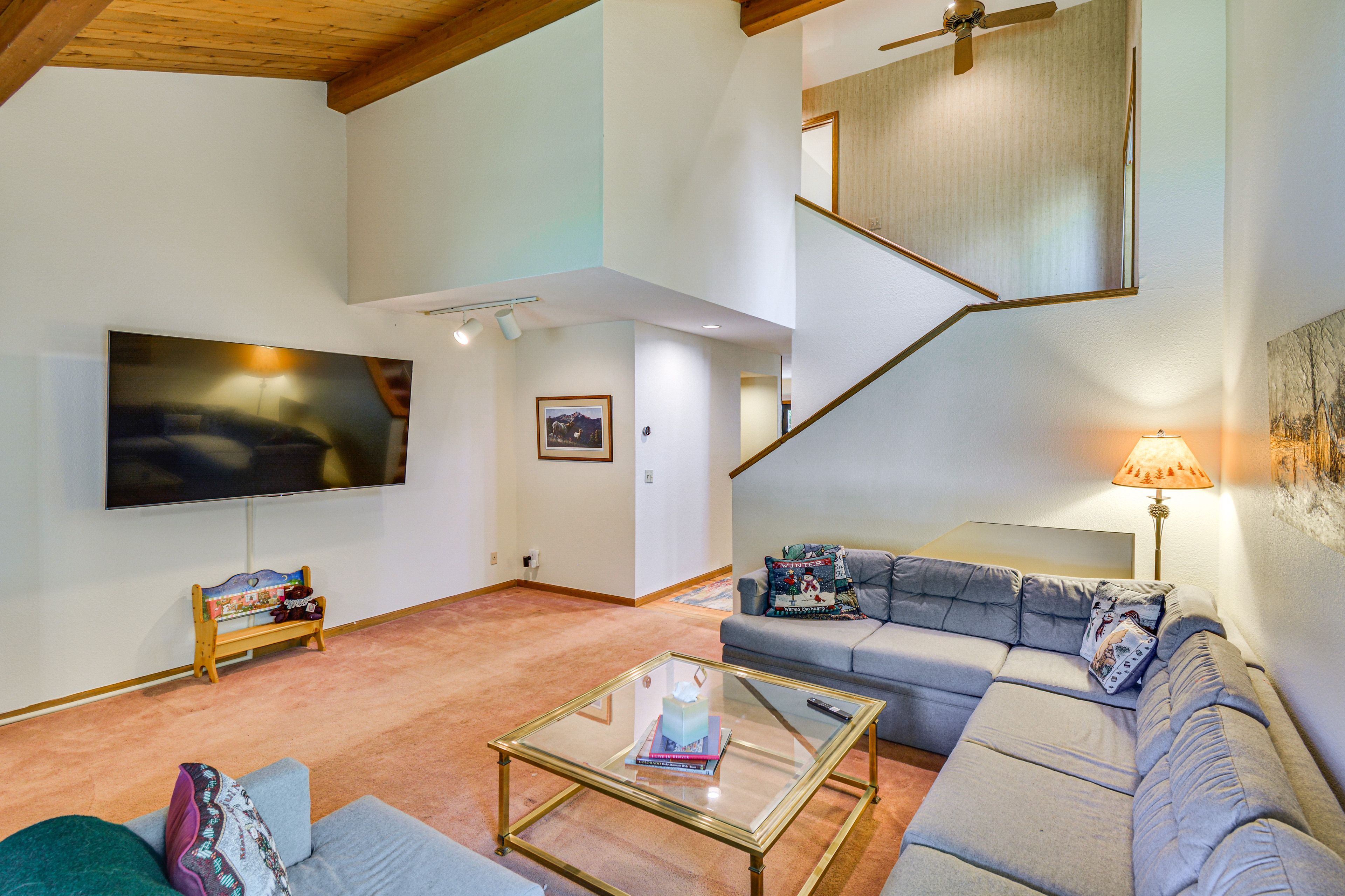 Living Room | Free WiFi | Central Heating | Smart TV | 1st Floor