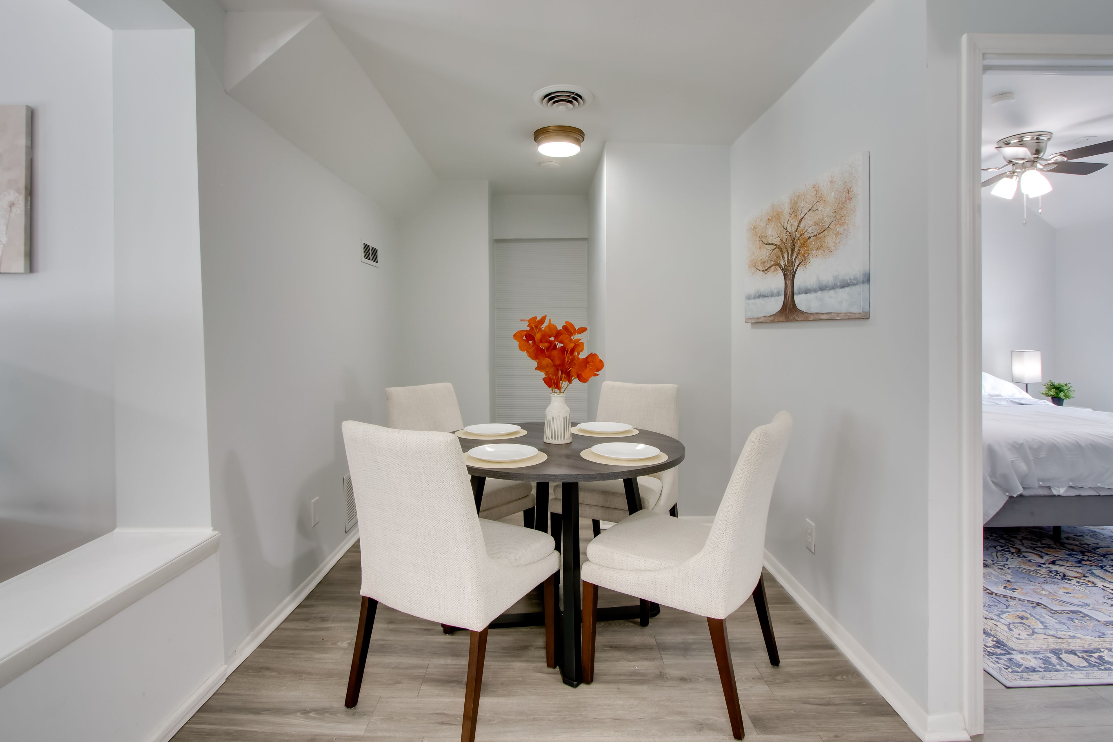 Dining Area | Dishware/Flatware Provided