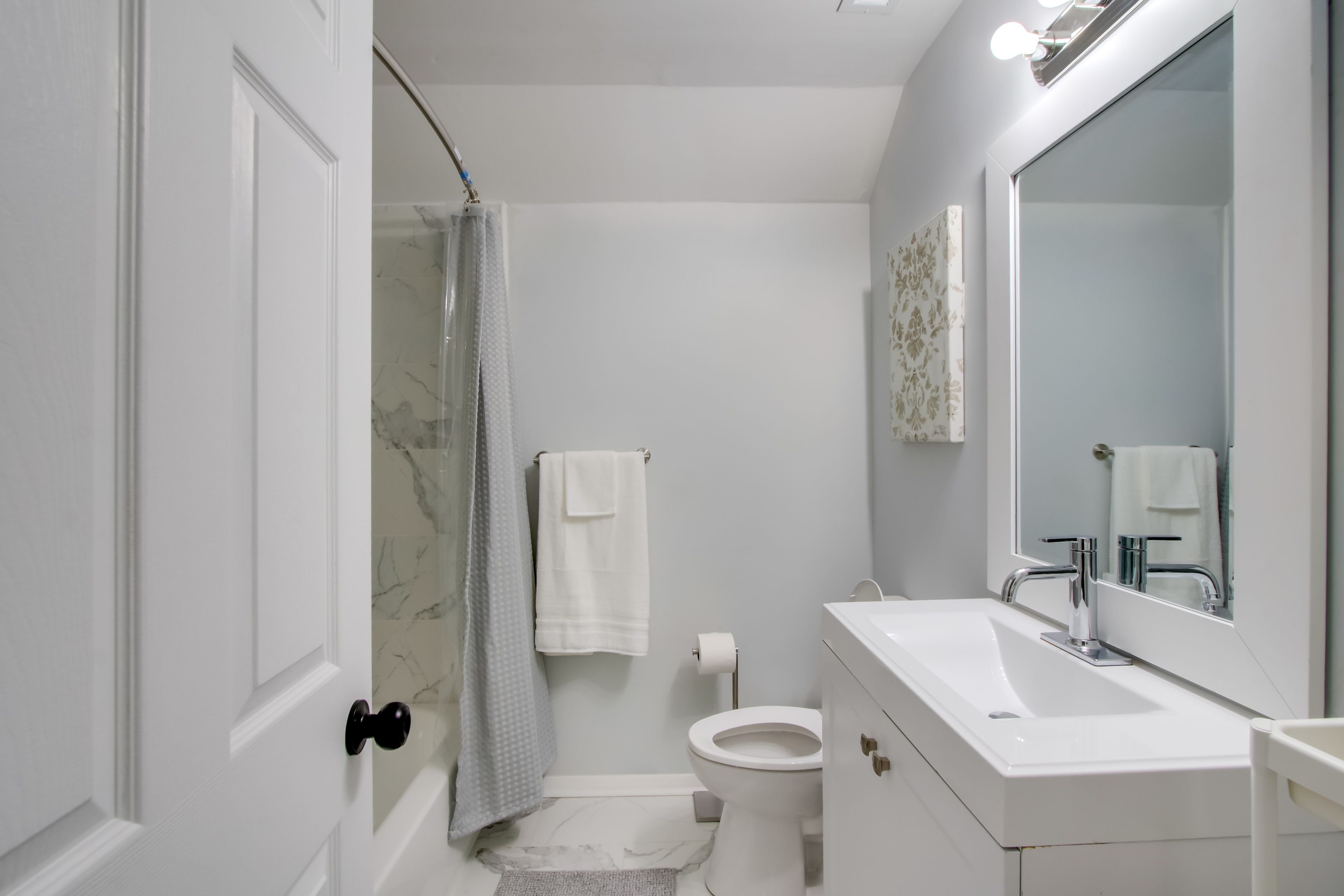Full Bathroom | Towels & Linens Provided