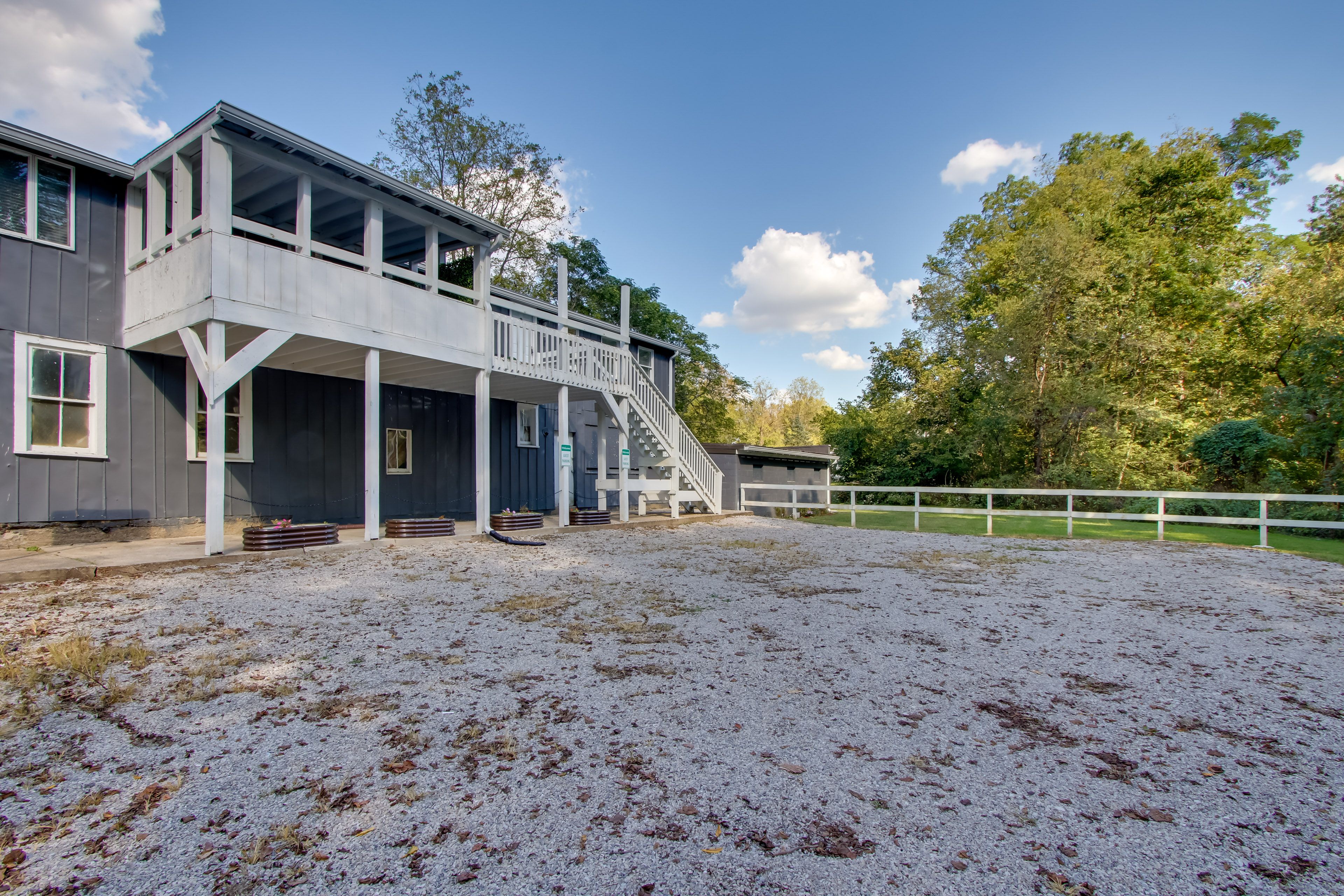 Parking | Shared Driveway (2 Vehicles) | RV Parking Available