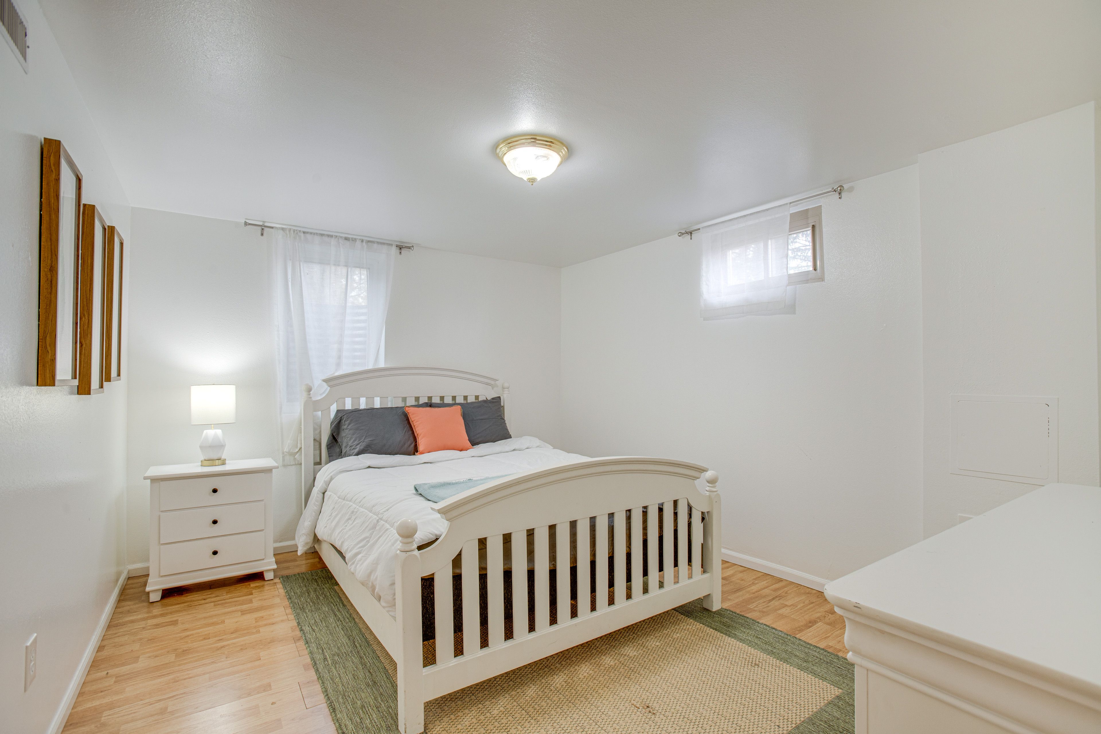 Bedroom 1 | Queen Bed