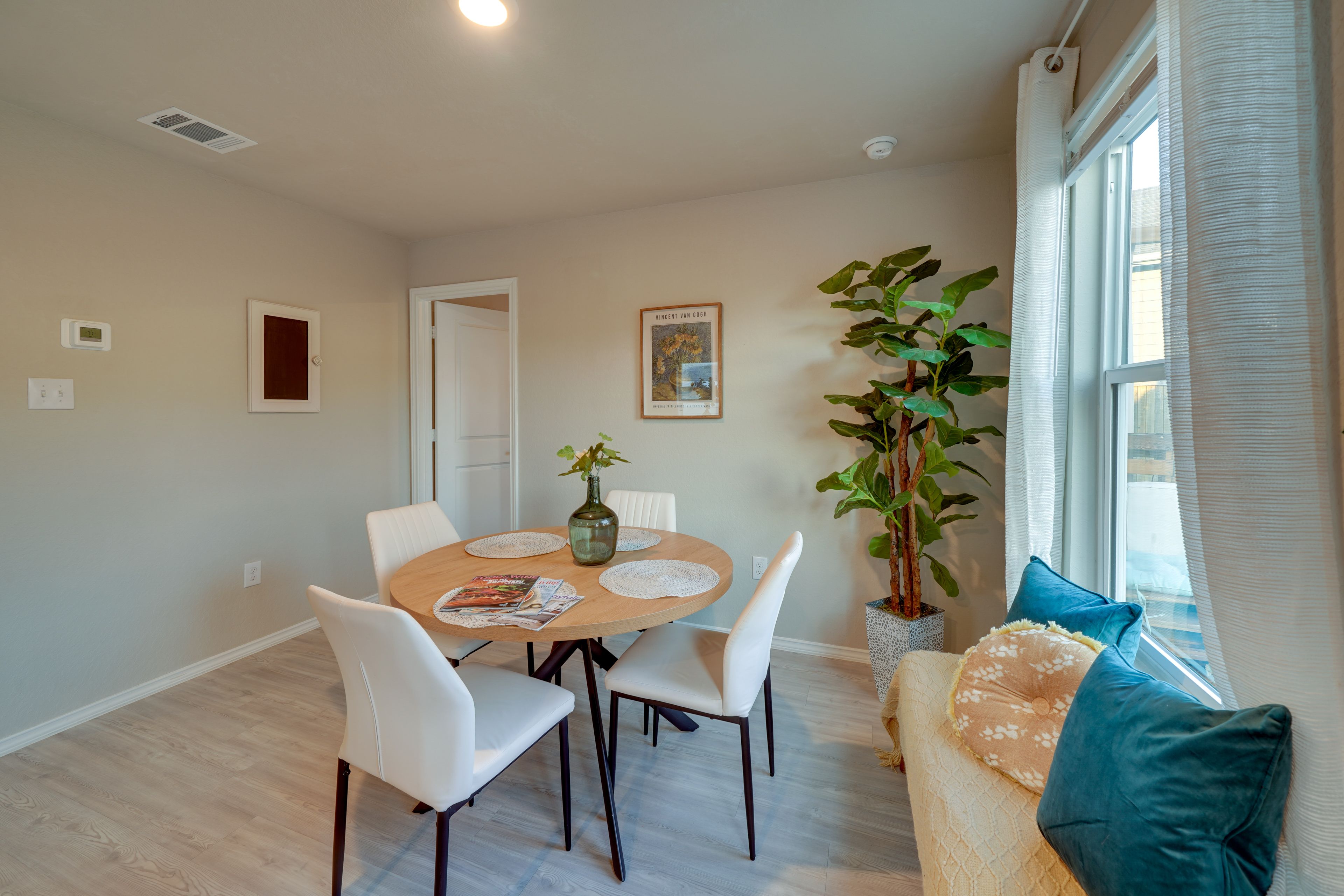 Dining Area | Dishware & Flatware