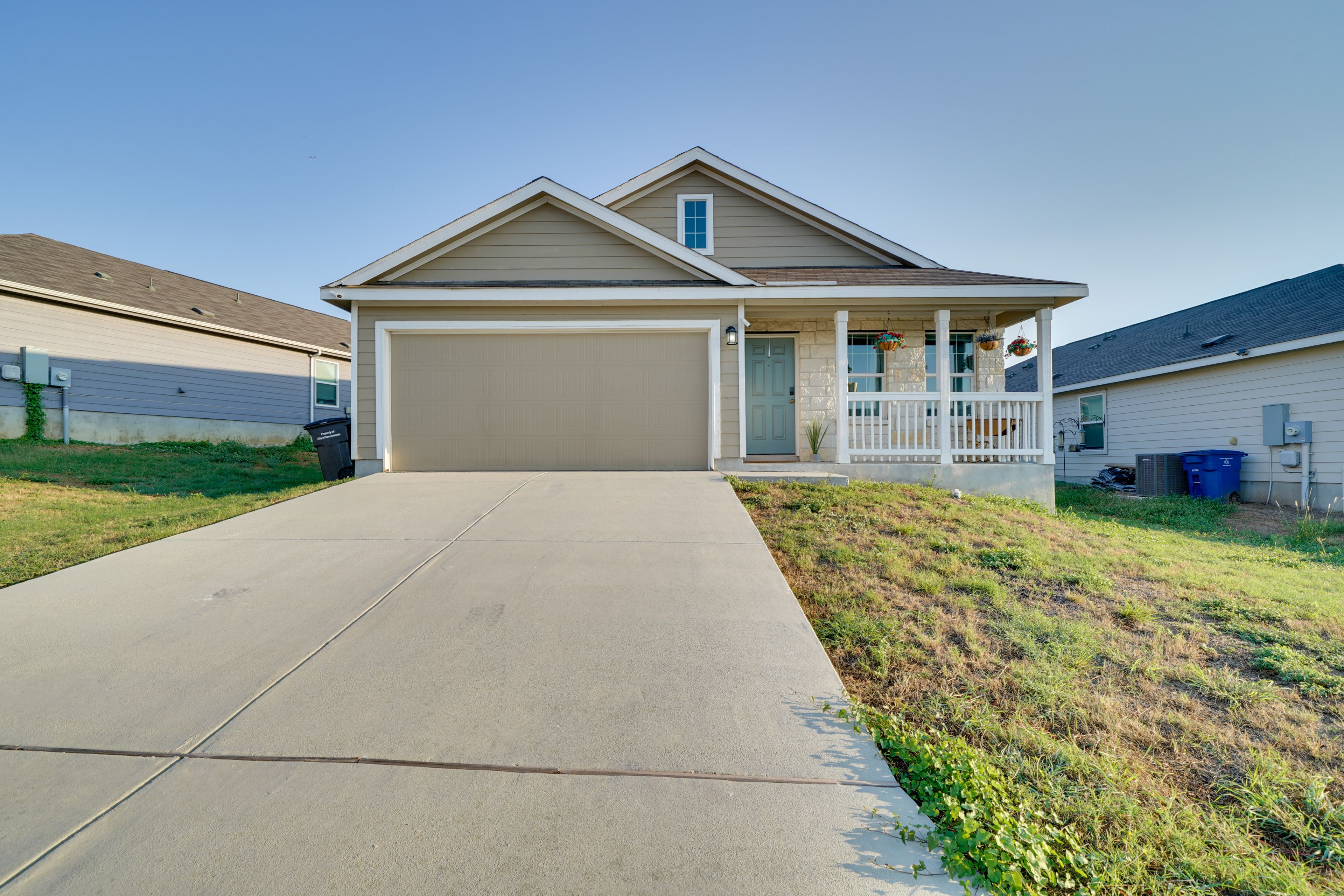 Parking | Garage (1 Vehicle) | Driveway (1 Vehicle)