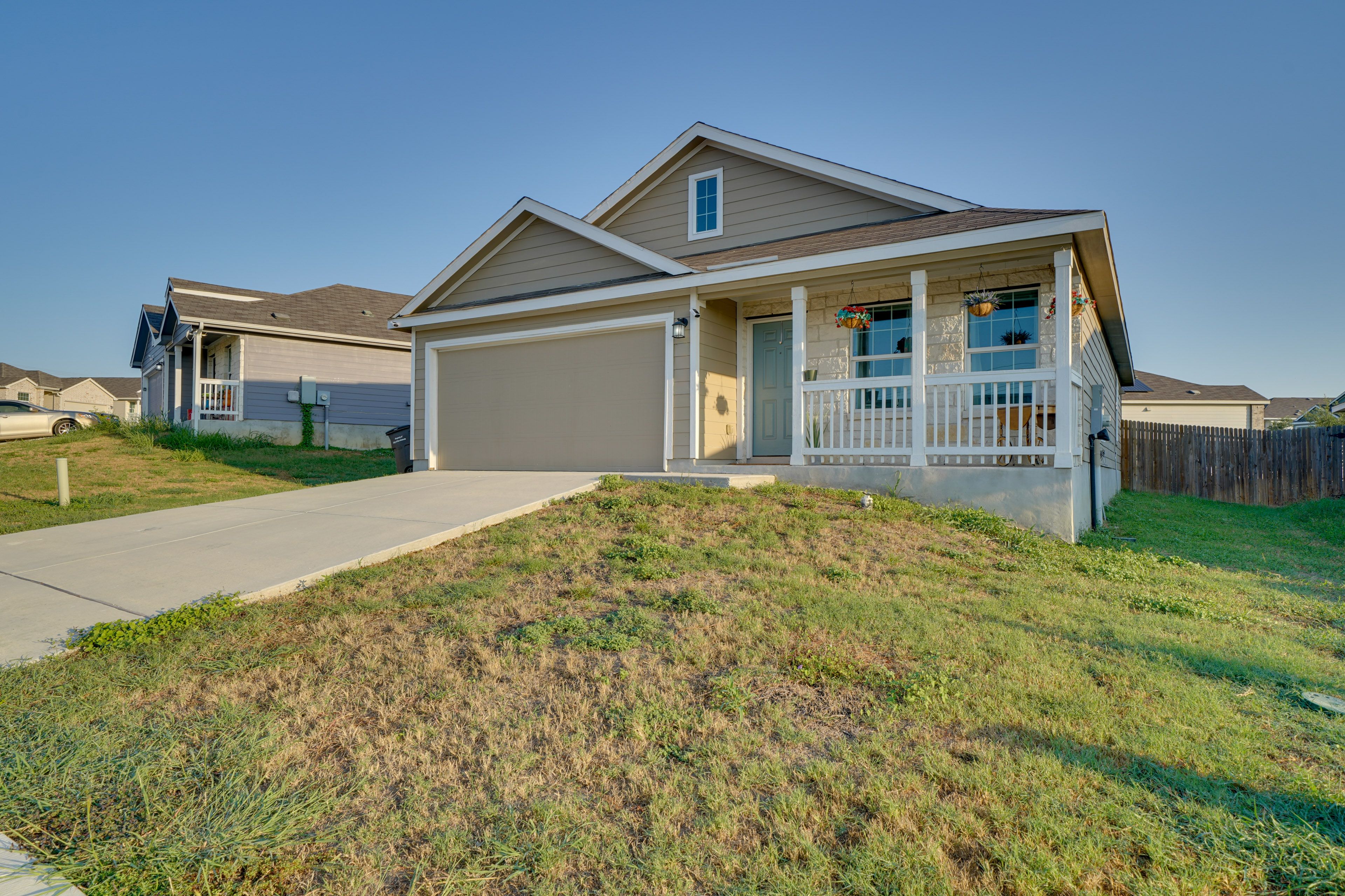 Property Exterior | Front Yard