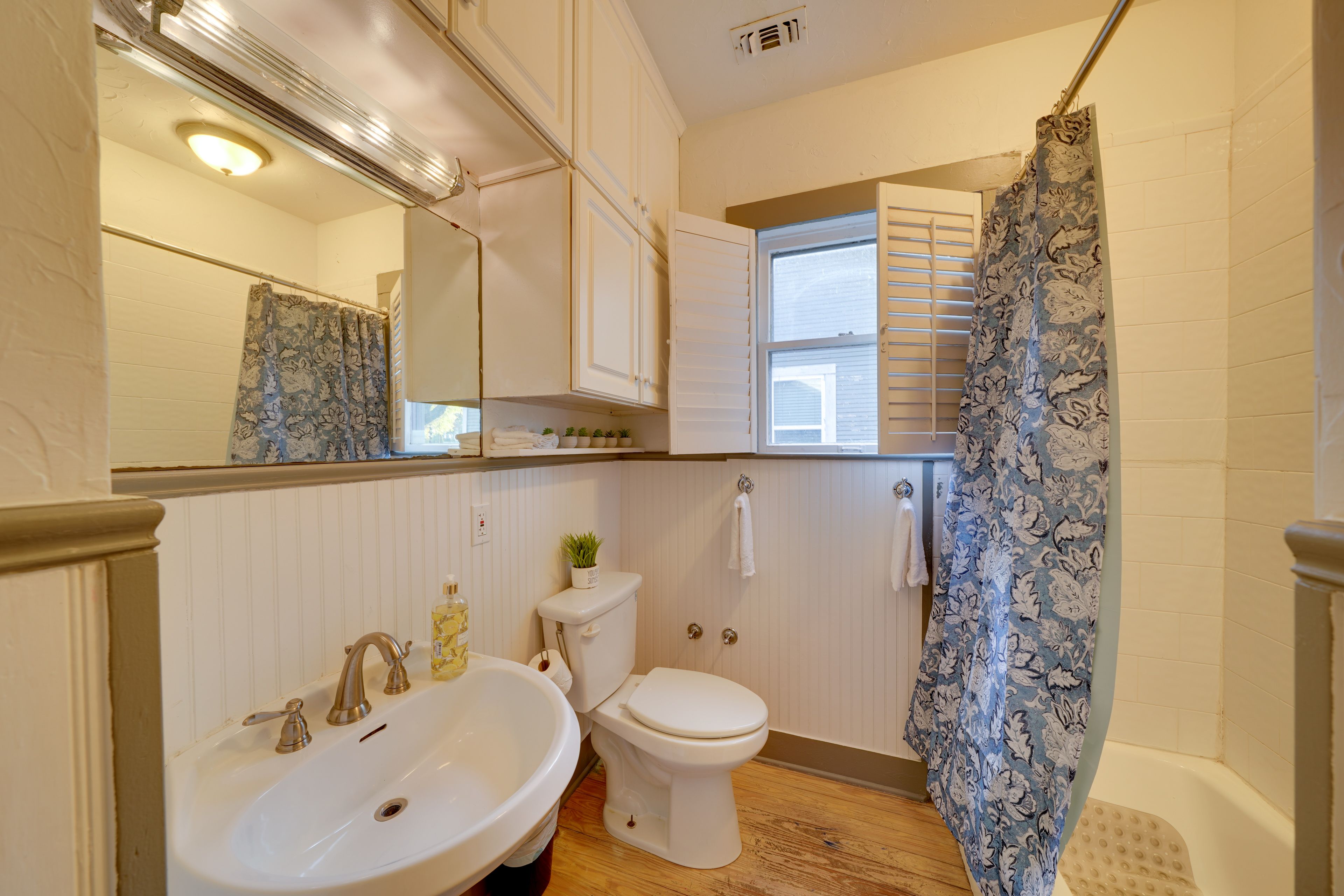 Full Bath | Towels