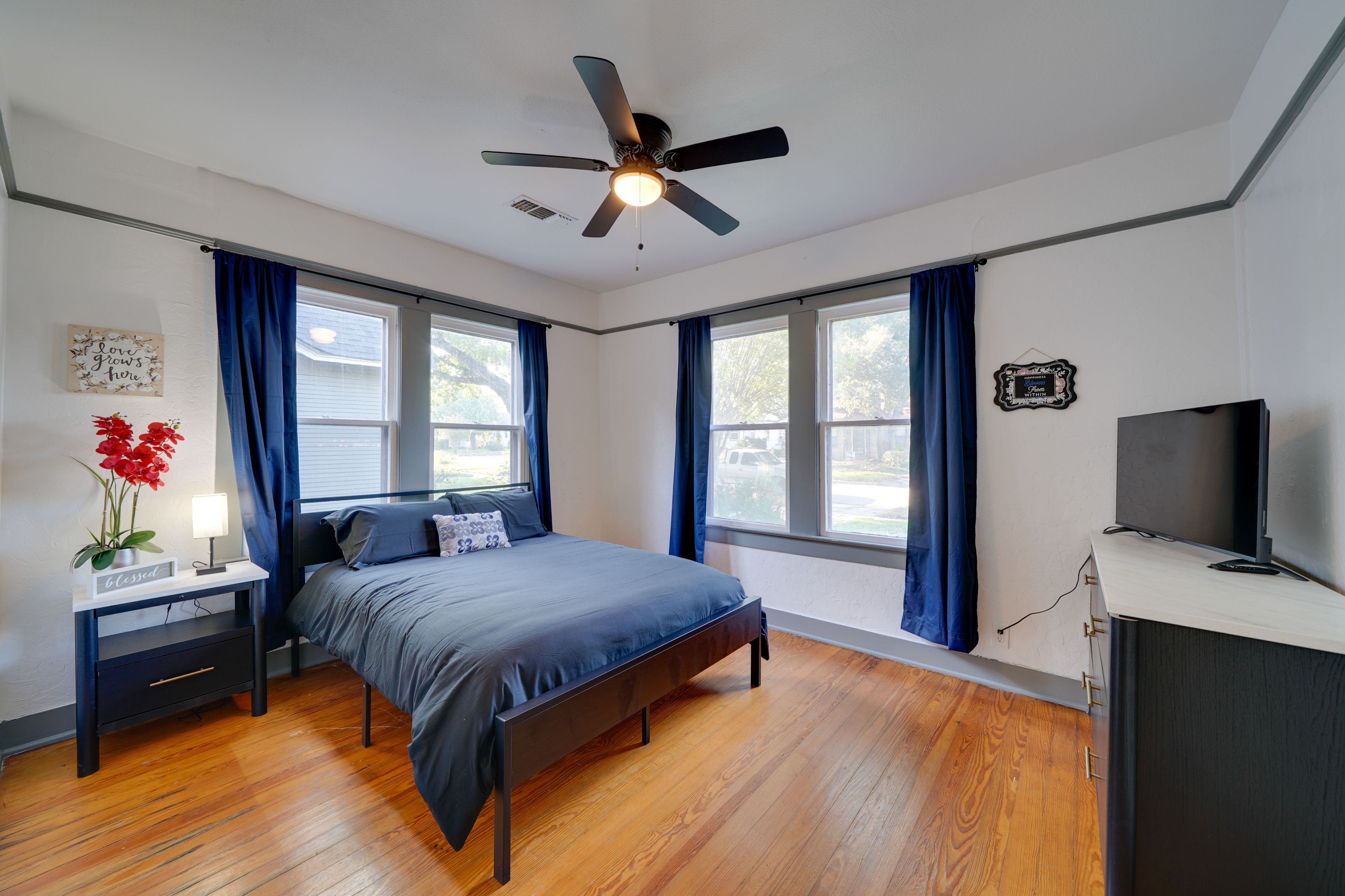 Bedroom 1 | Queen Bed | Linens