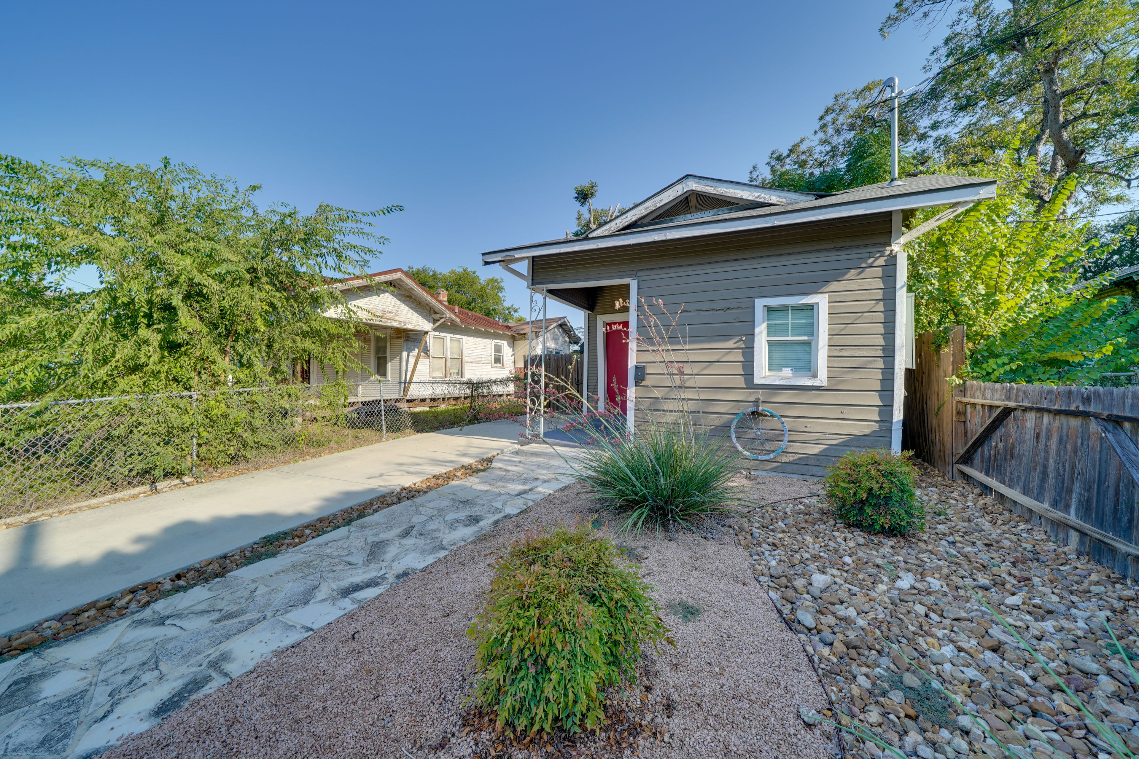 Property Exterior | Front Yard