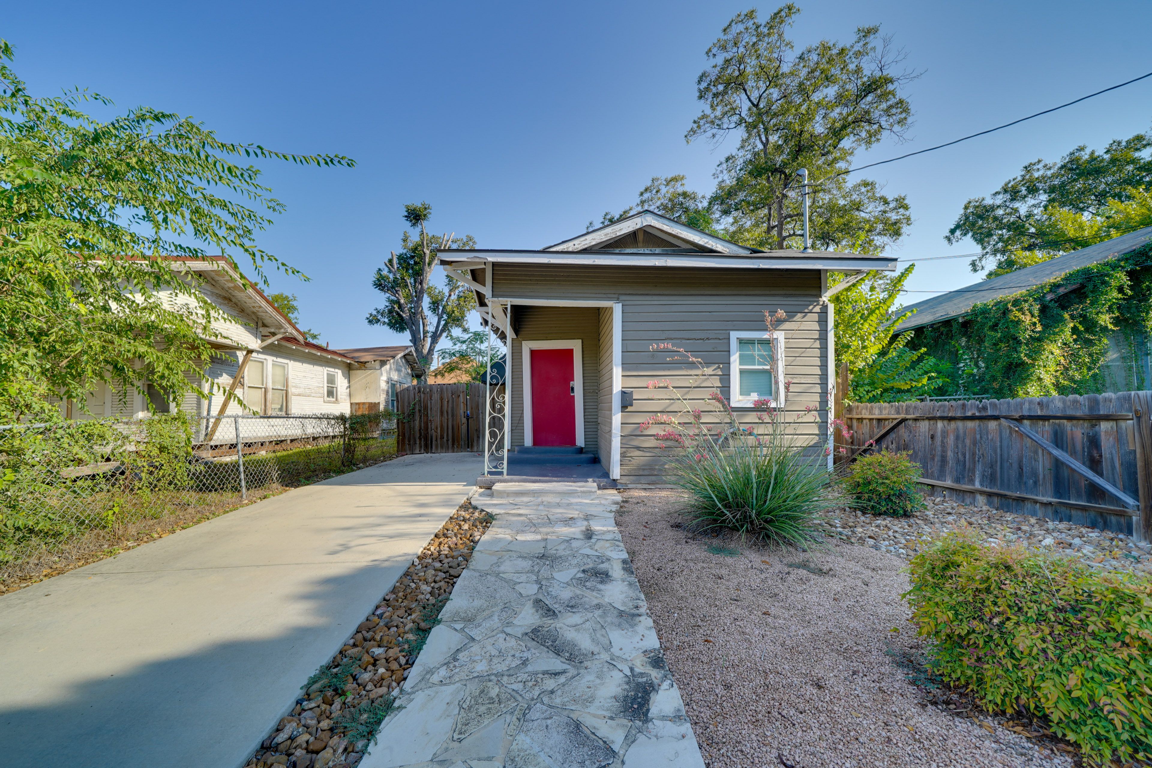 San Antonio Vacation Rental | 2BR | 1BA | 3 Steps to Enter | 850 Sq Ft