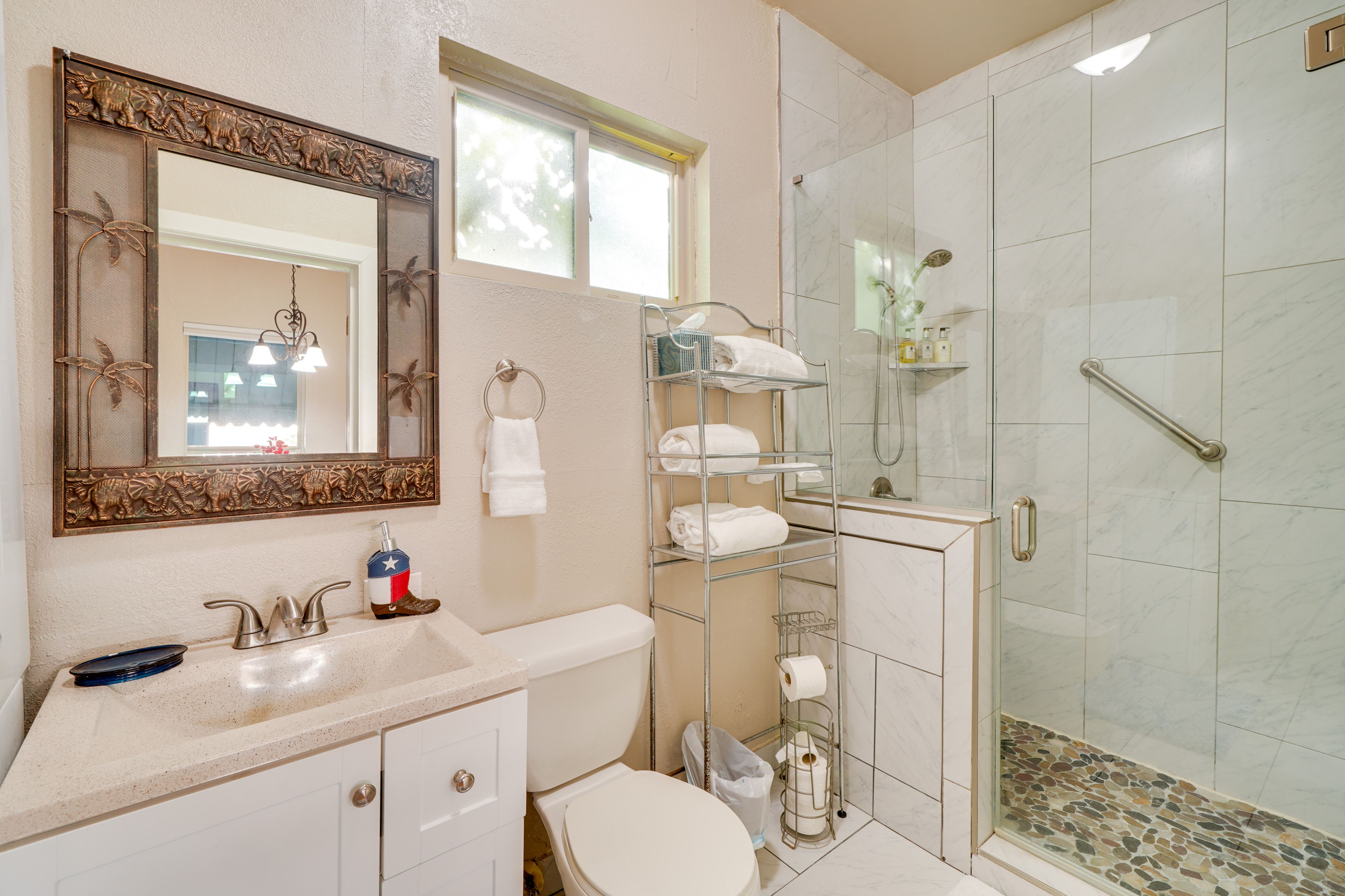 Full Bathroom | Towels Provided | Complimentary Toiletries | Washer & Dryer