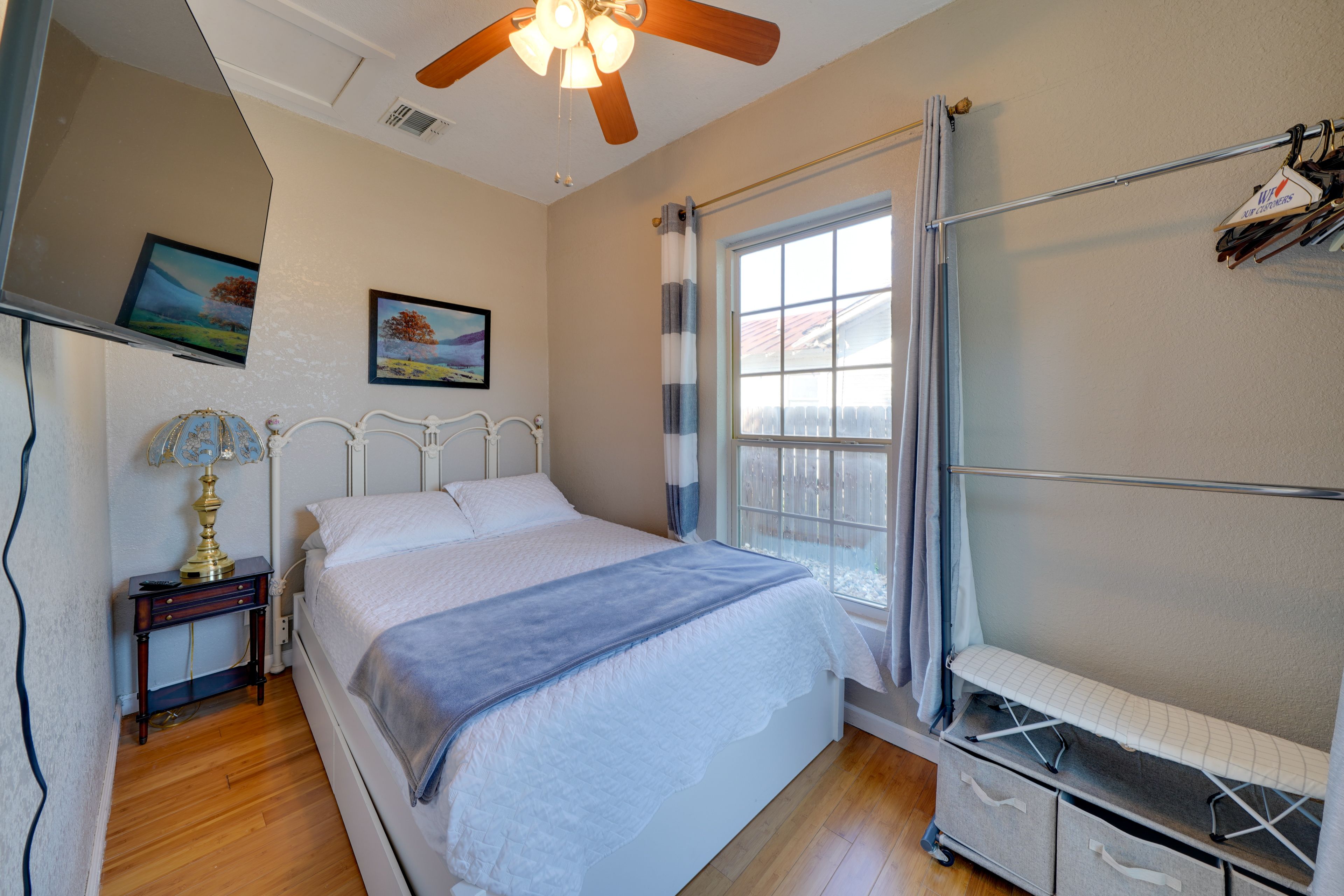 Bedroom 1 | Queen Bed | Smart TV | Linens Provided