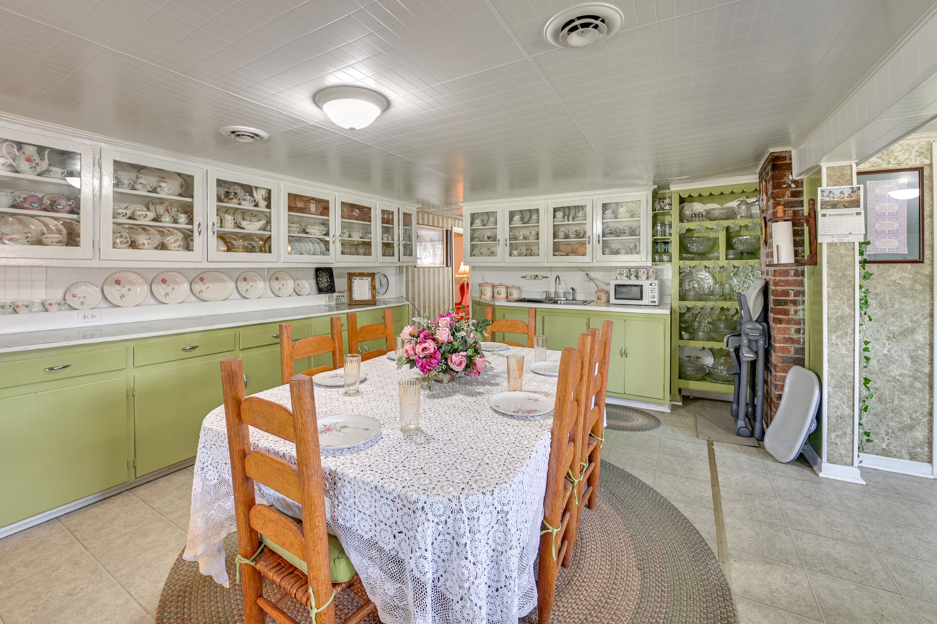 Kitchenette | 2 Dining Tables | Cooking Basics | Keurig Coffee Maker | Microwave