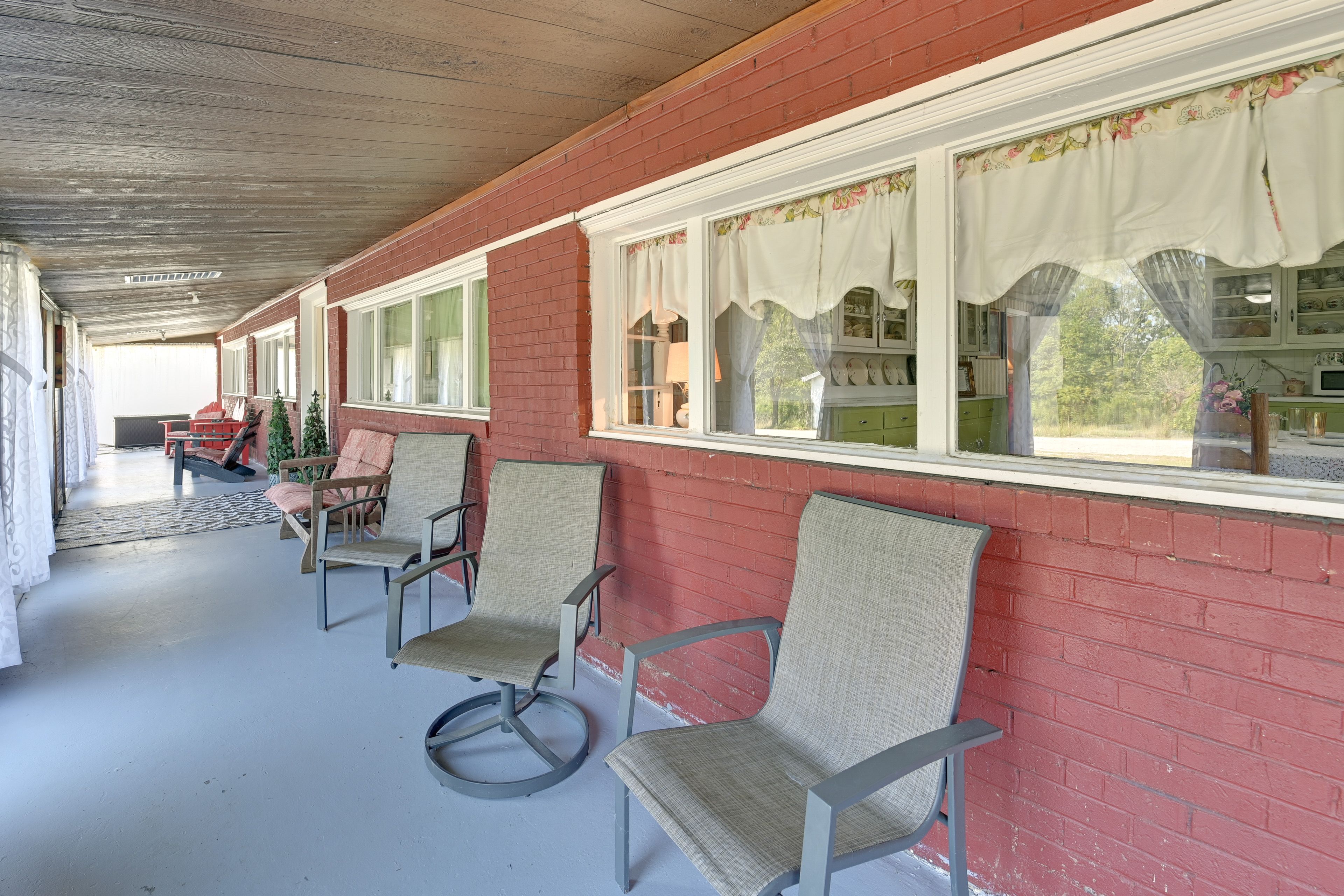 Covered Porch | Outdoor Seating