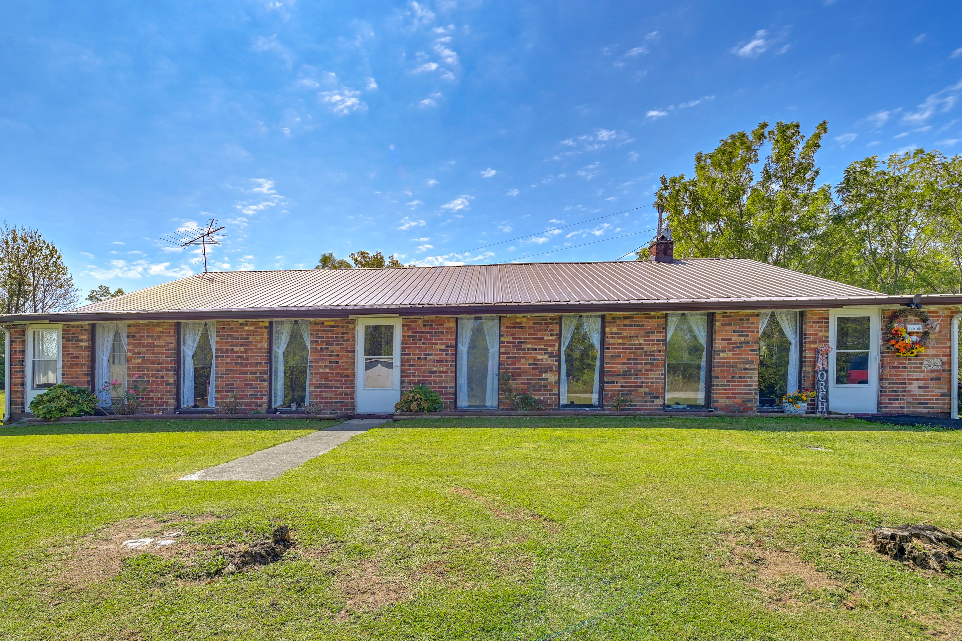 Exterior | Parking | Yard (6 Vehicles)