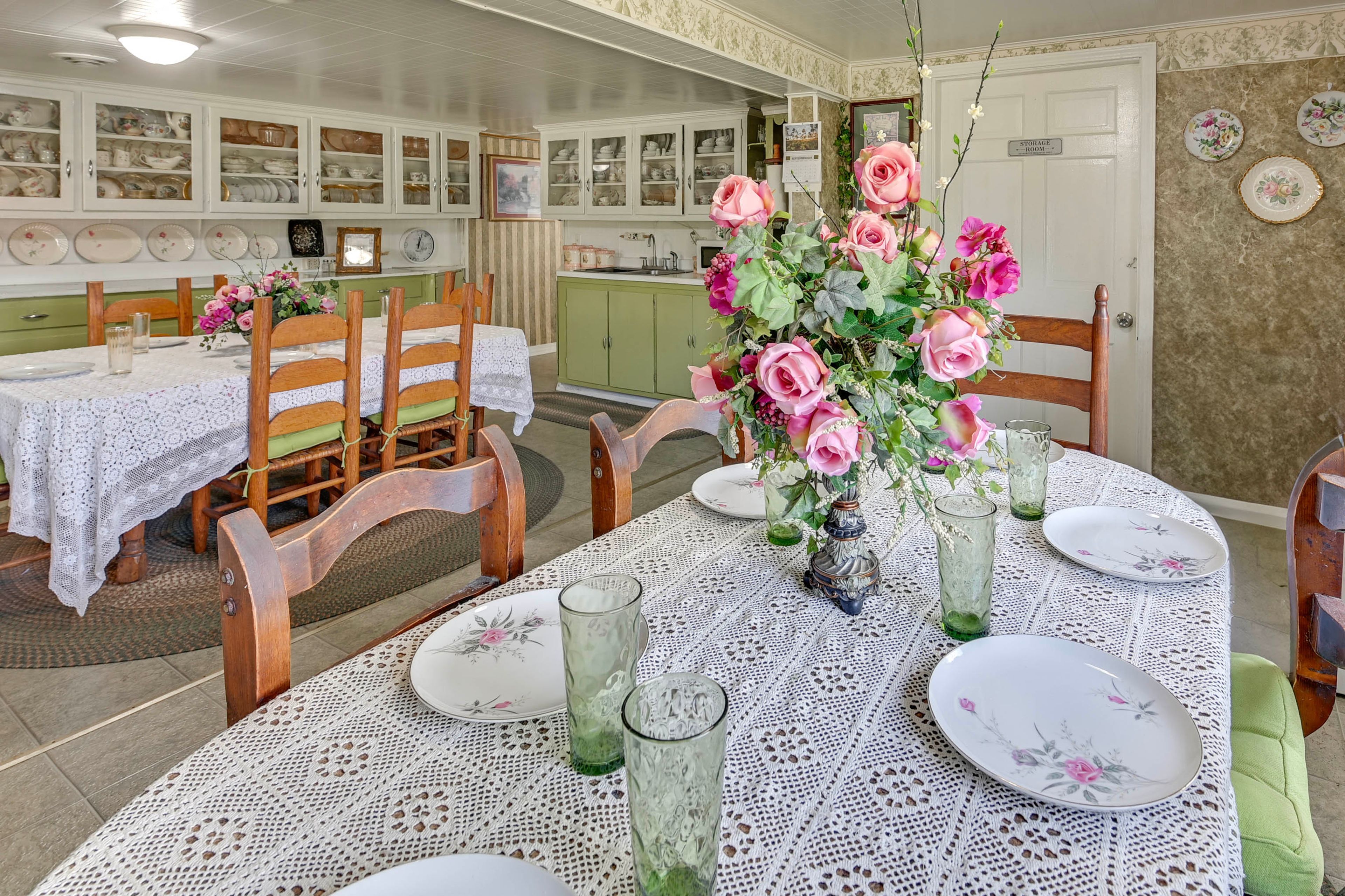 Dining Area | Dishware/Flatware