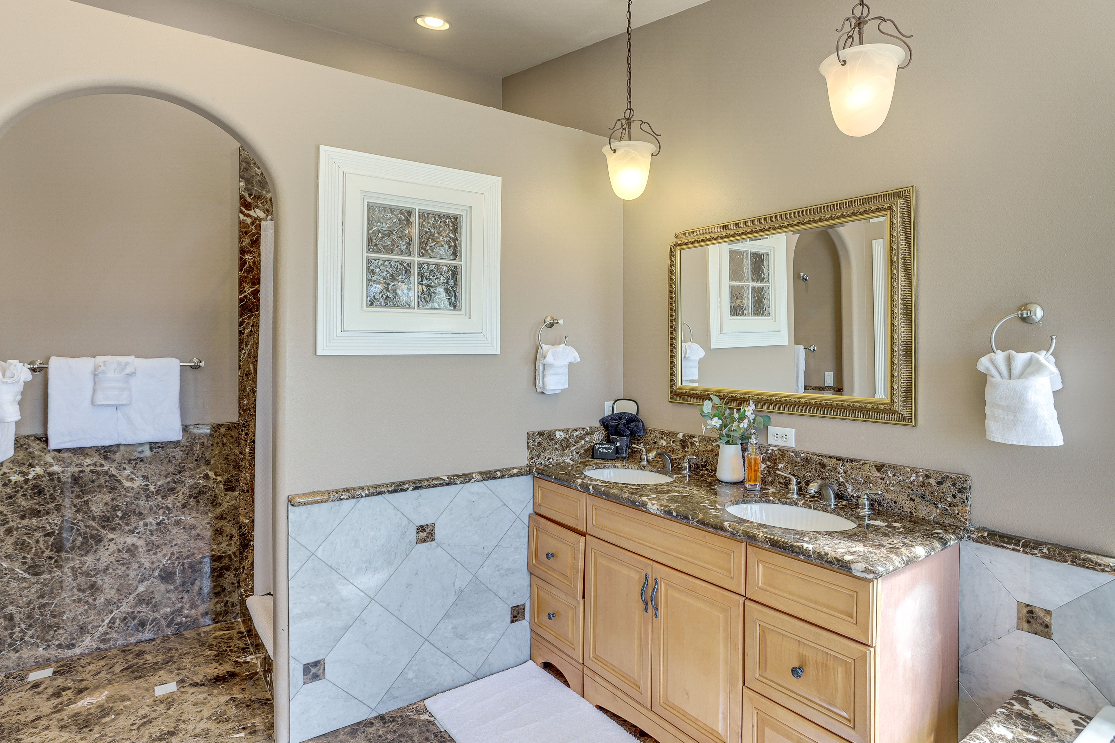En-Suite Bathroom | 2nd Floor | Towels Provided