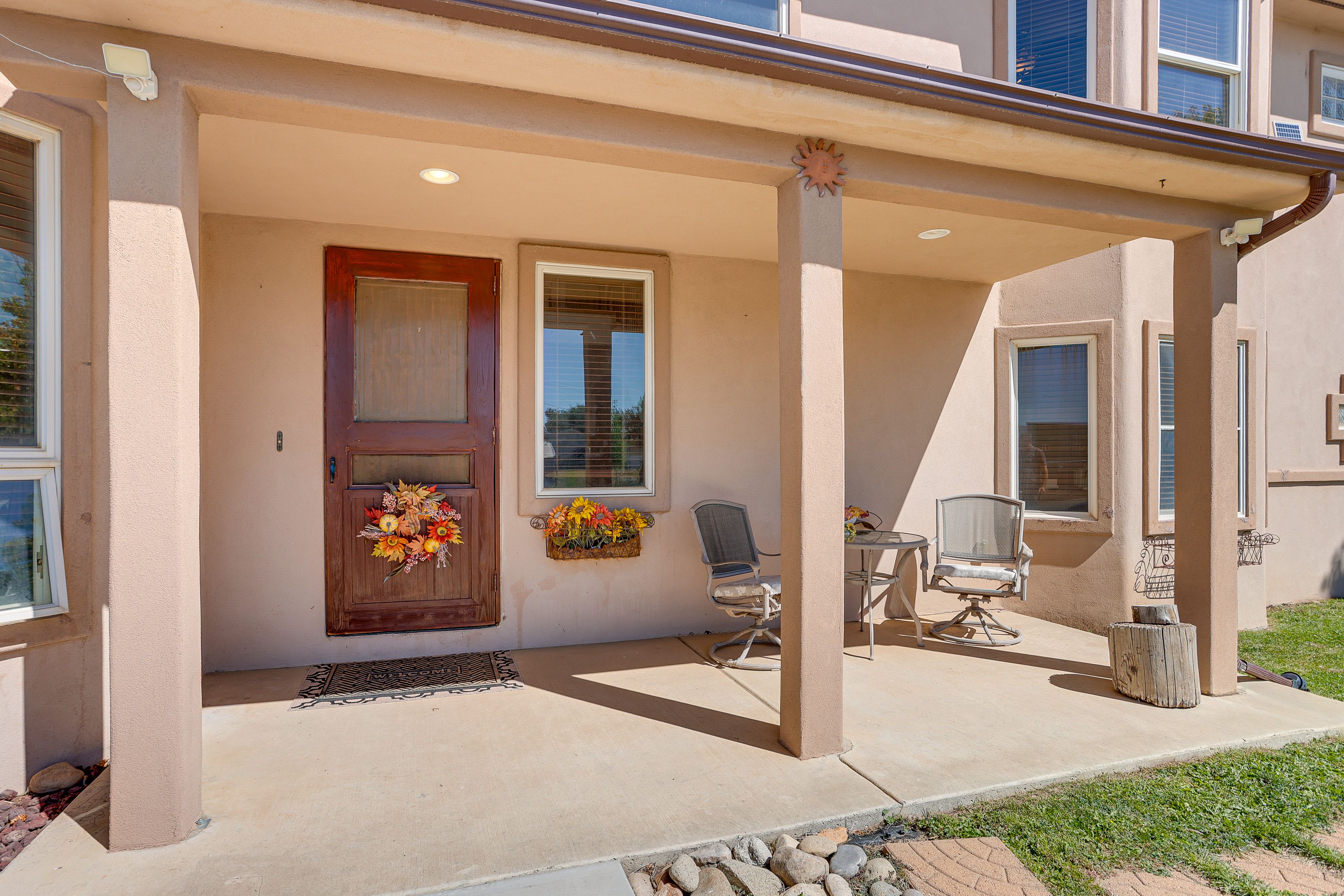 Front Patio | Outdoor Seating