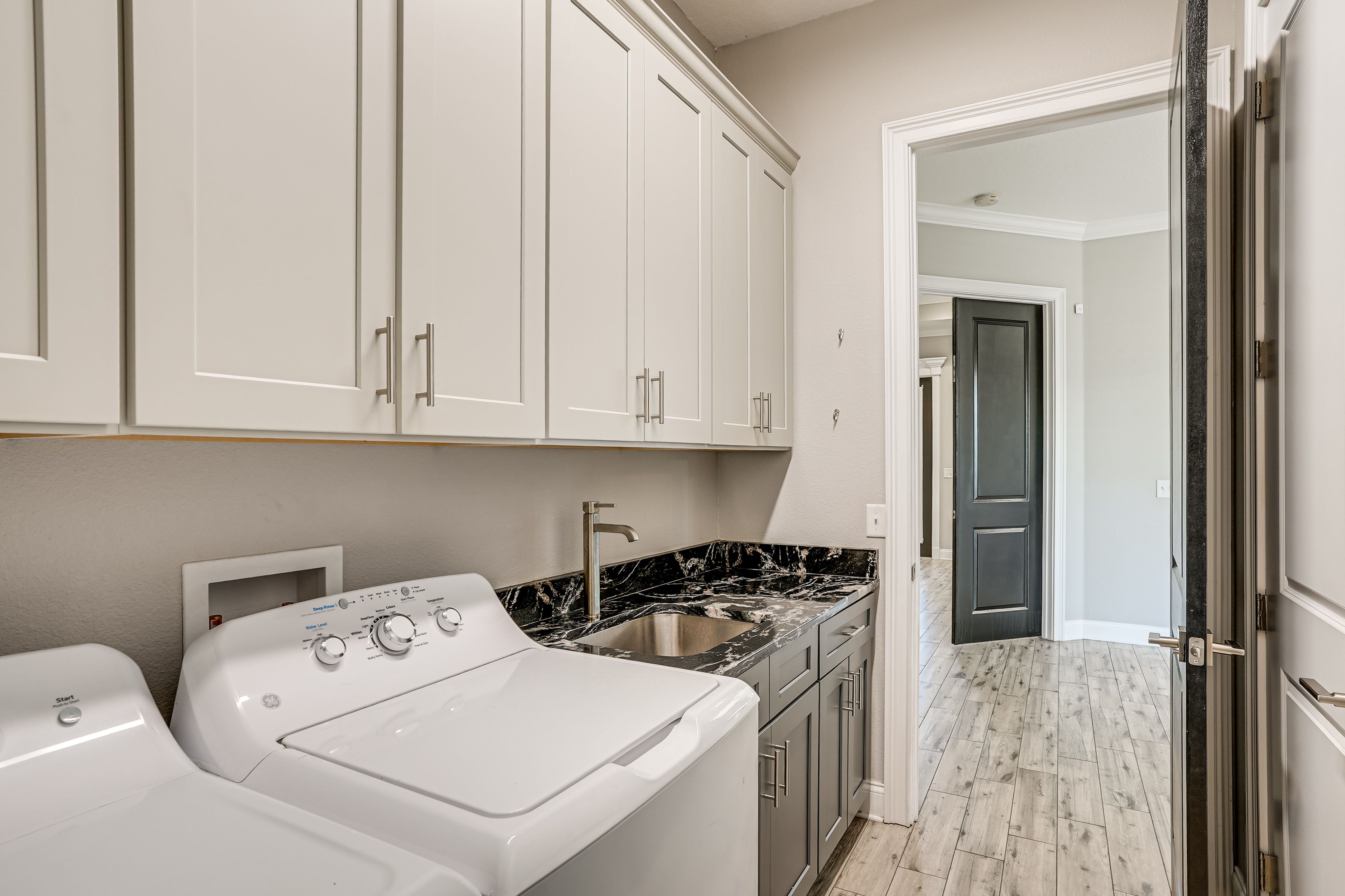 Laundry Room | Washer/Dryer | Iron/Board