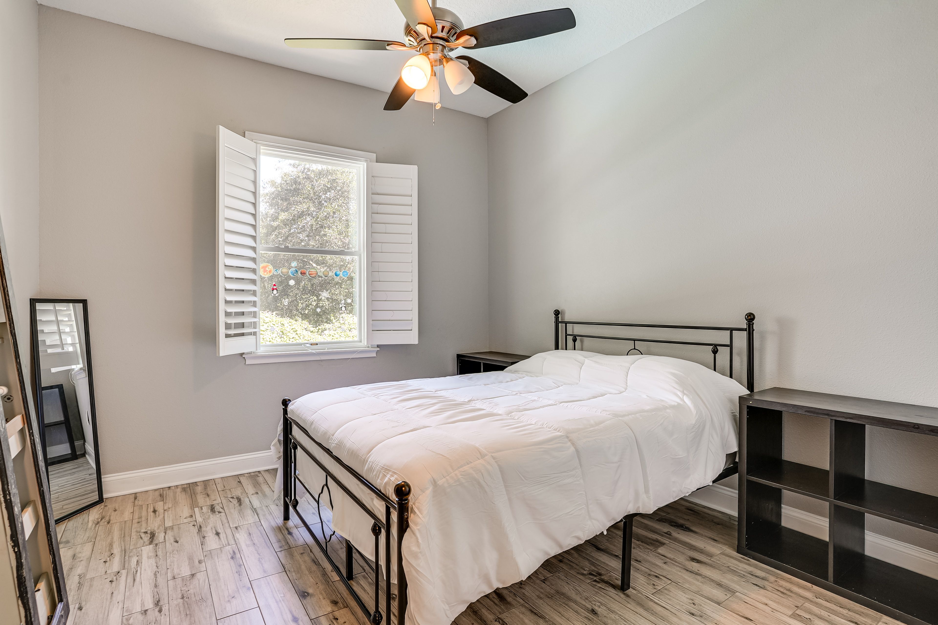 Bedroom 3 | Queen Bed