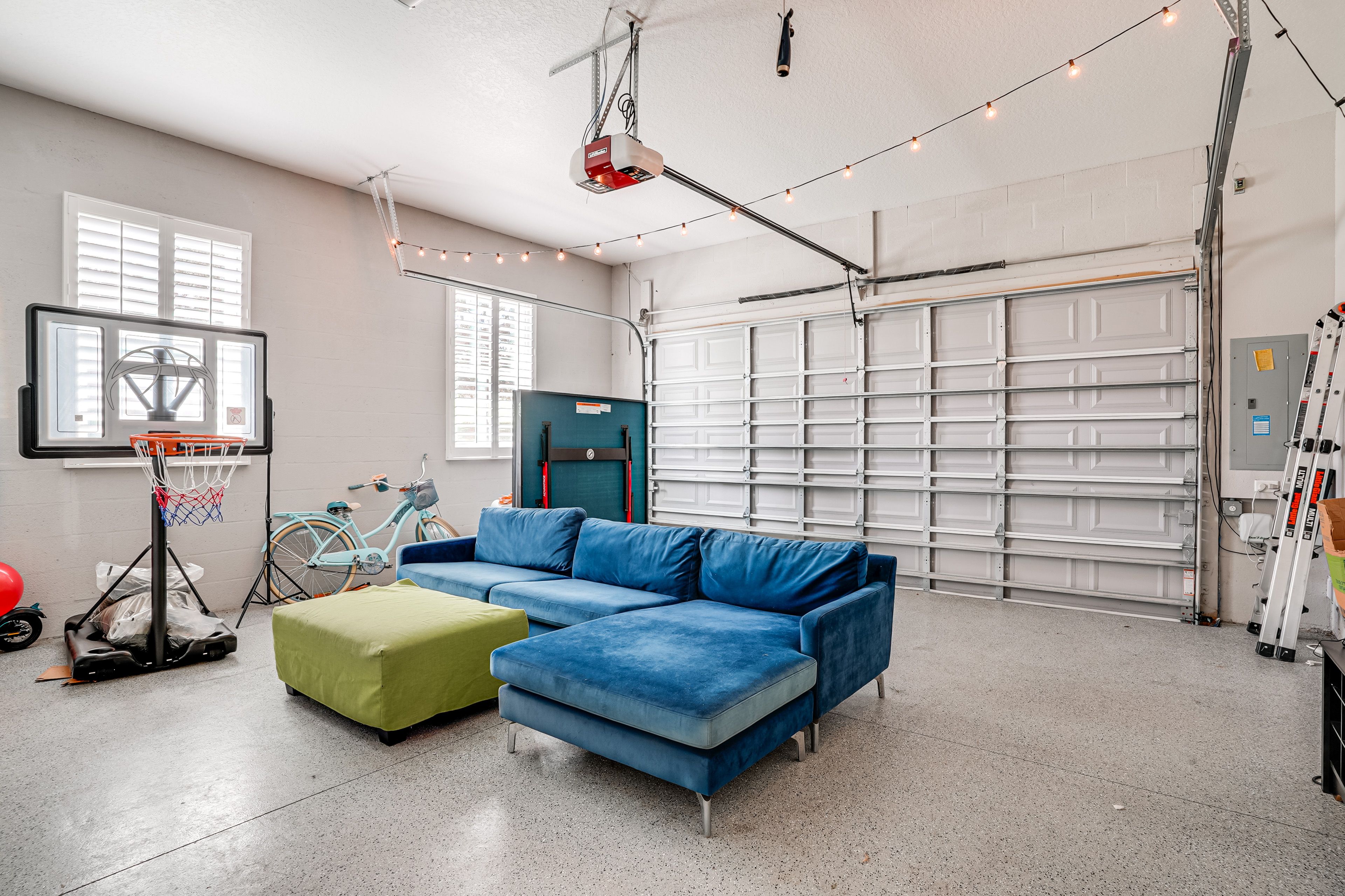 Garage | Game Room | Ping-Pong Table | Basketball Hoop