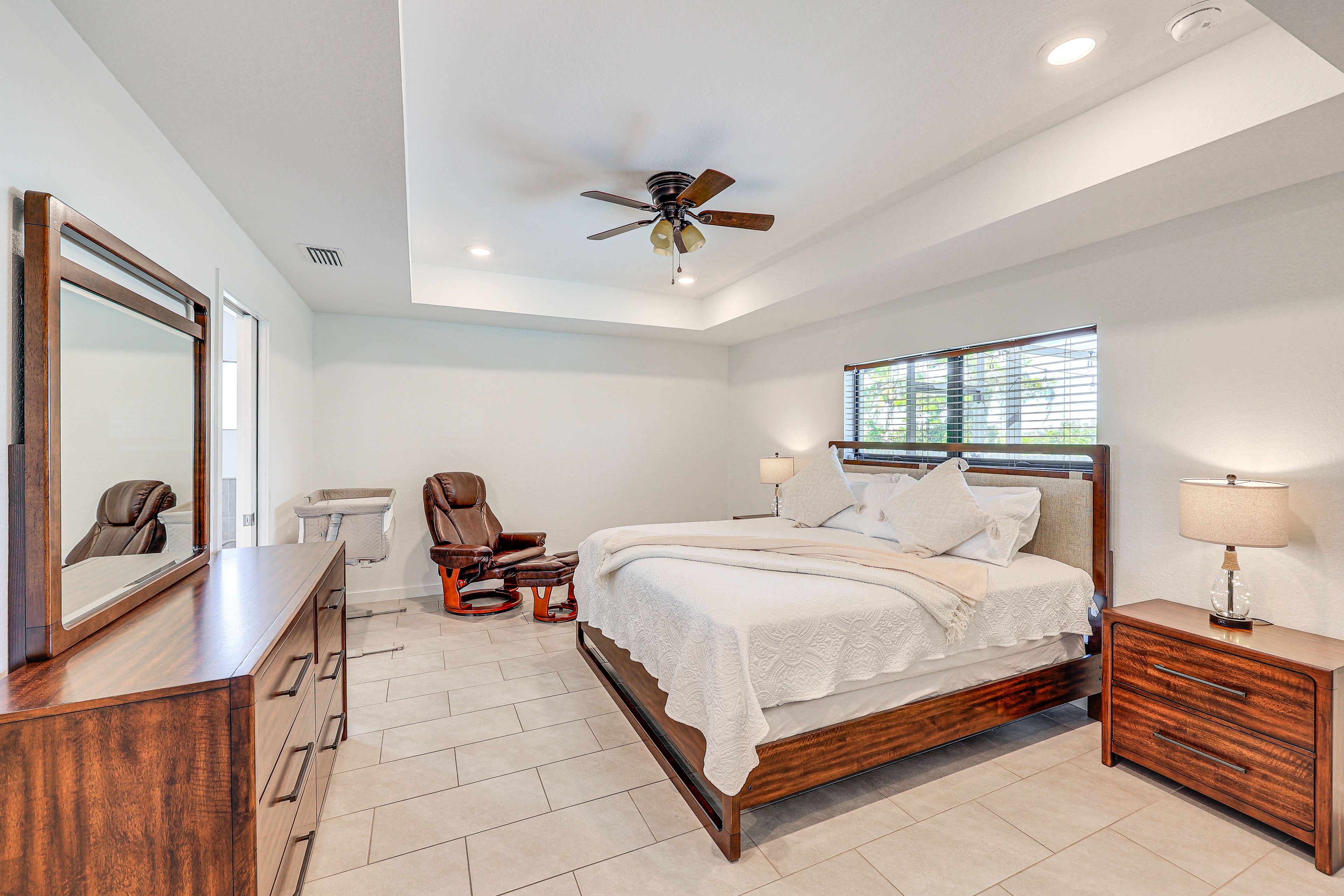 Bedroom 1 | King Bed | Linens Provided | Walk-In Closet | En-Suite Bathroom