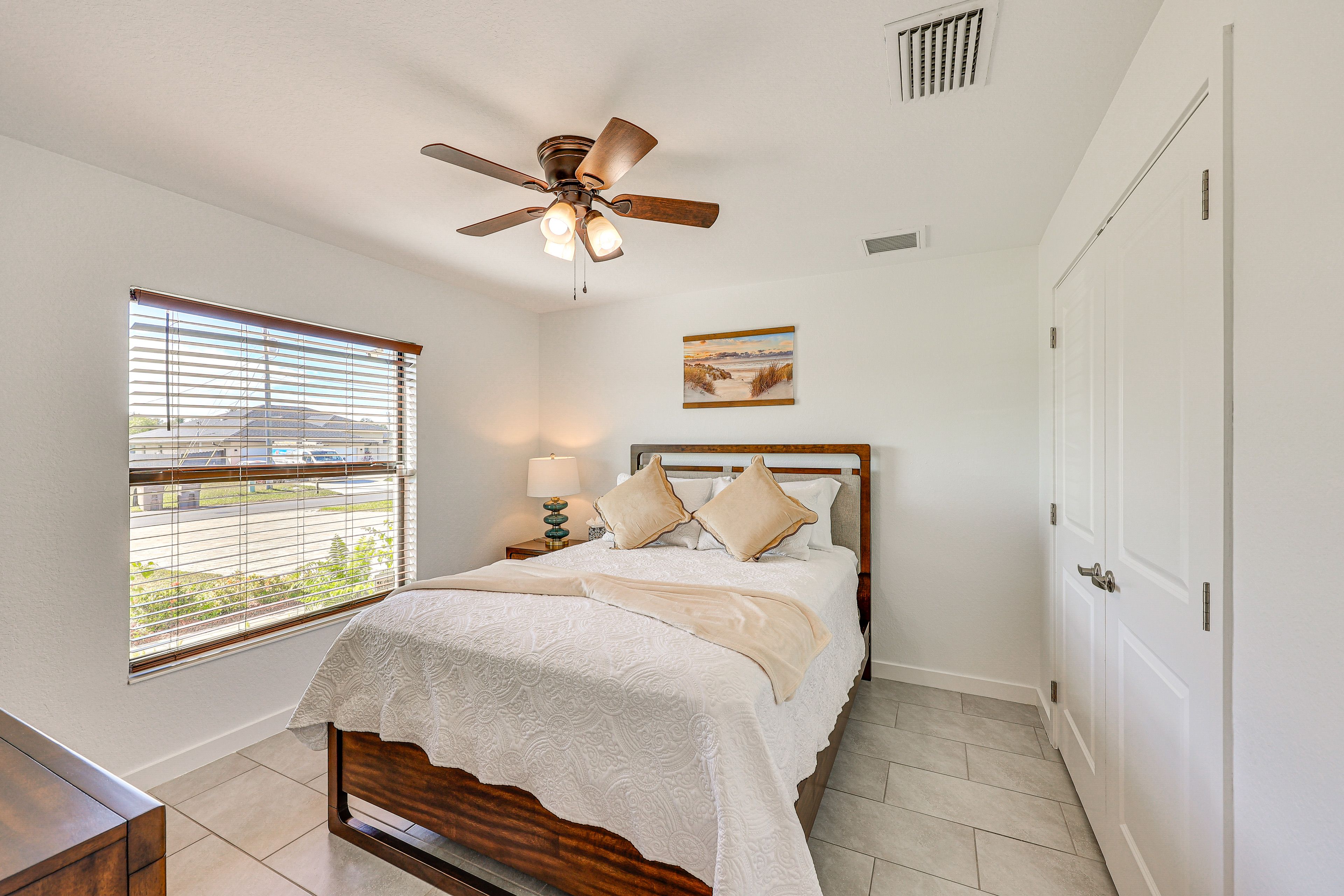 Bedroom 2 | Queen Bed